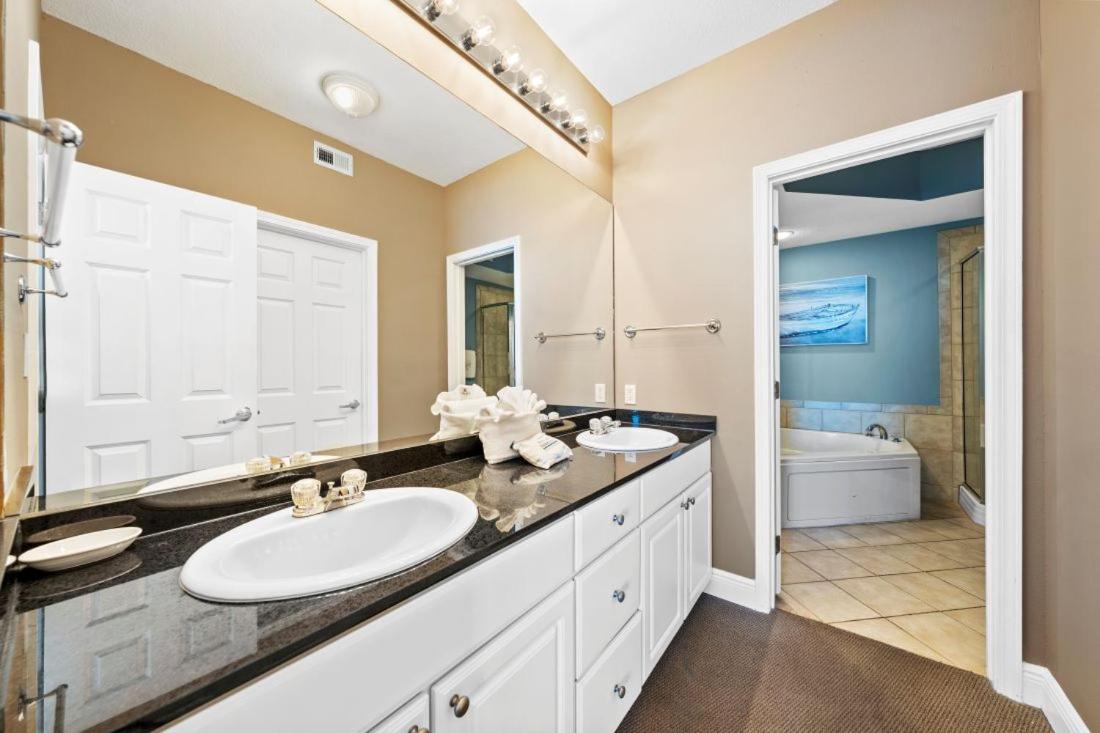 San Carlos 701 by Youngs Suncoast