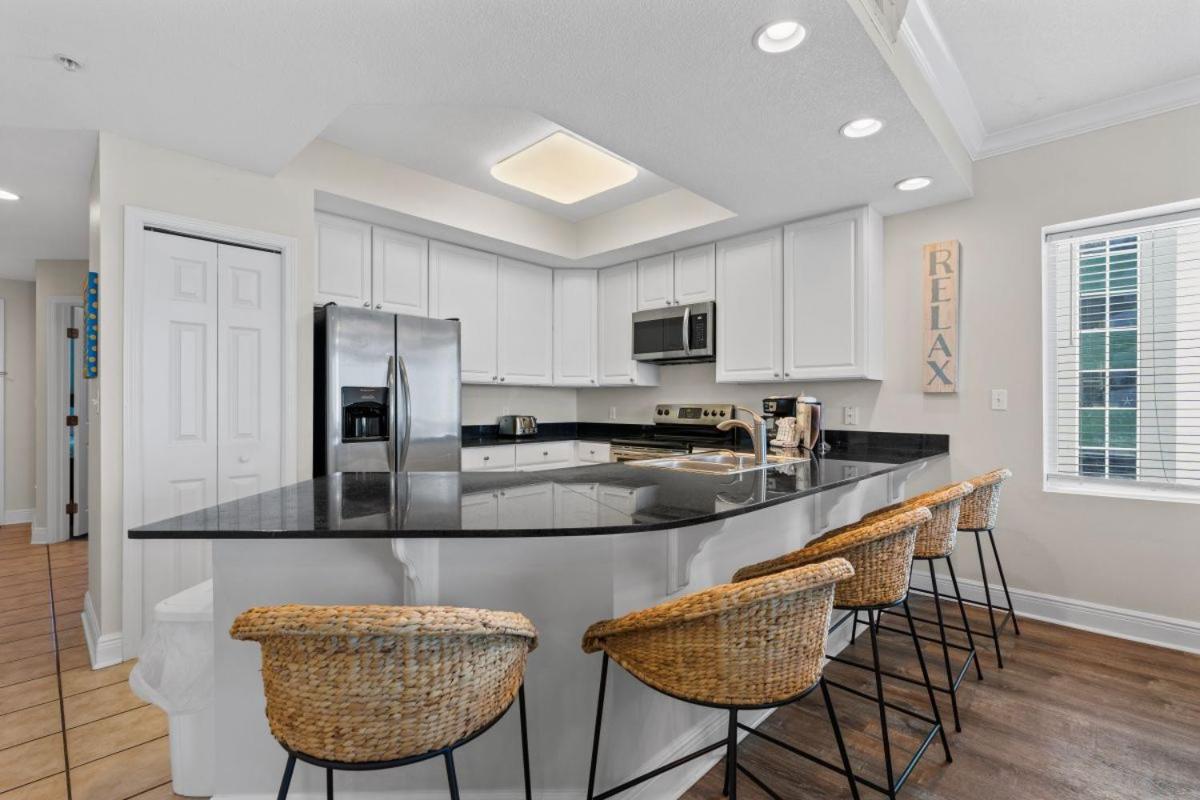 San Carlos 1001 by Youngs Suncoast