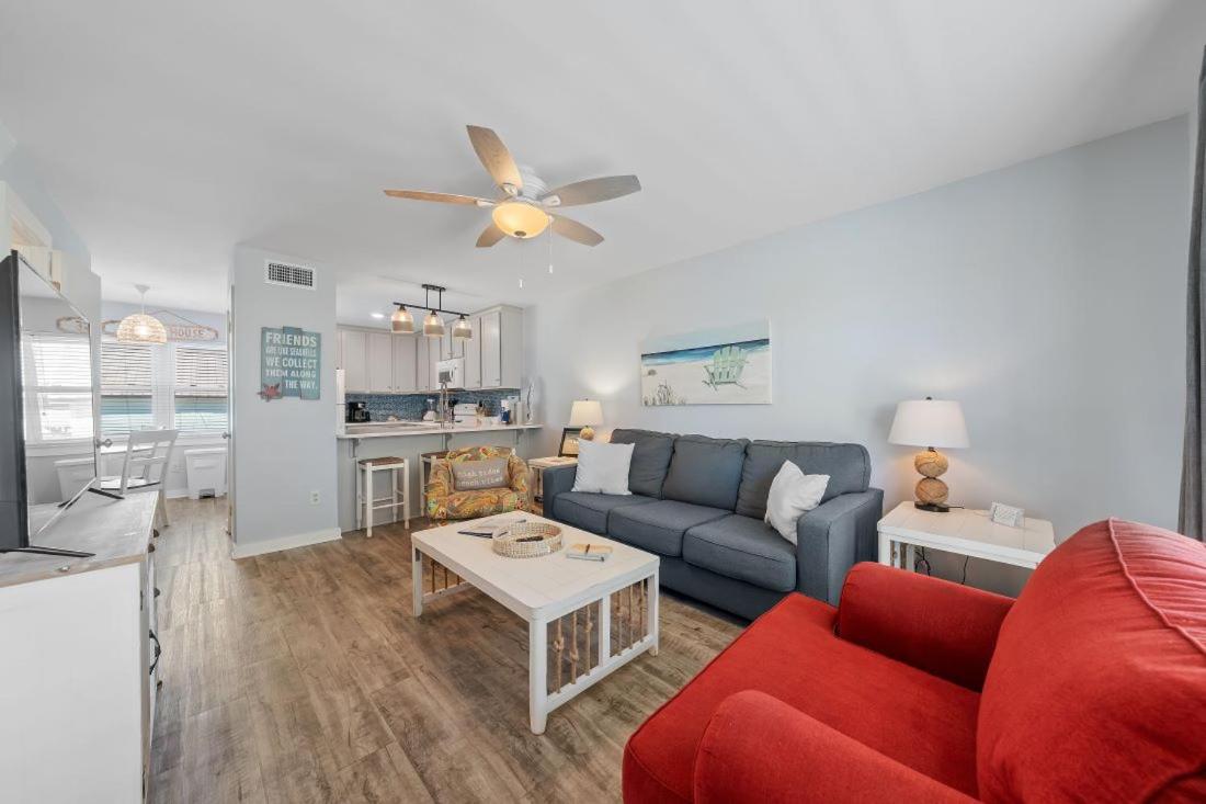 Sand Dollar 28 by Youngs Suncoast