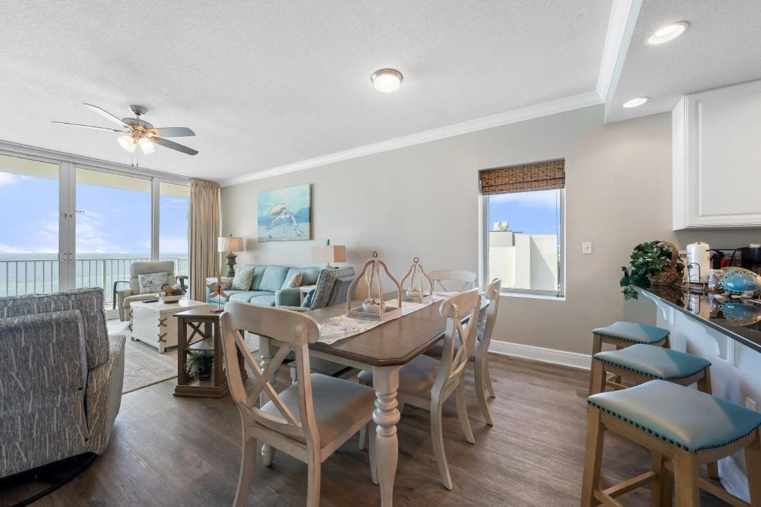 San Carlos 609 by Youngs Suncoast