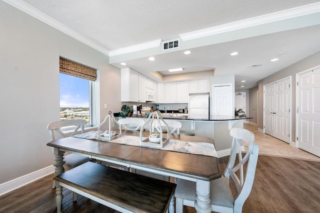 San Carlos 609 by Youngs Suncoast