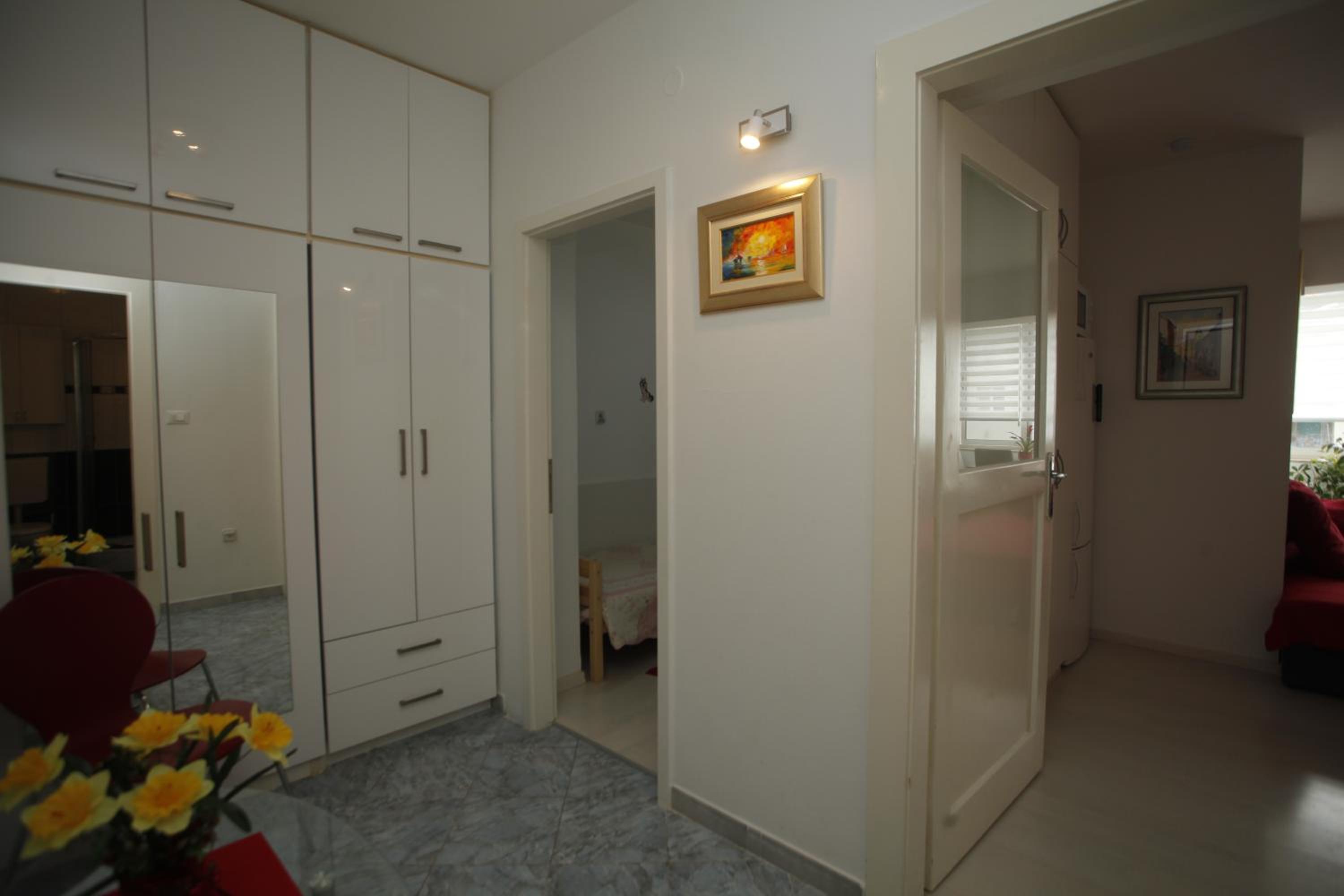 Iva Apartment Split view 4
