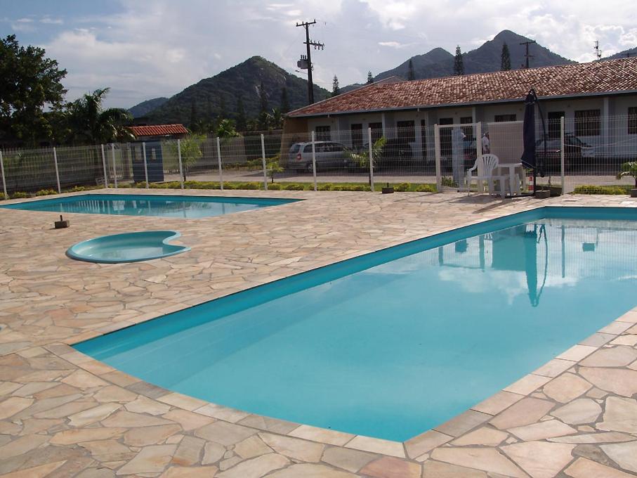 Kitinete Em Matinhos Com Piscina