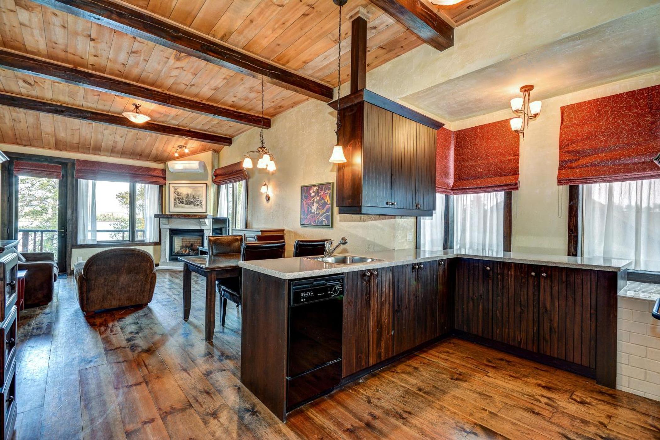 Les Condos Du Lac Taureau- Rooms & Condos