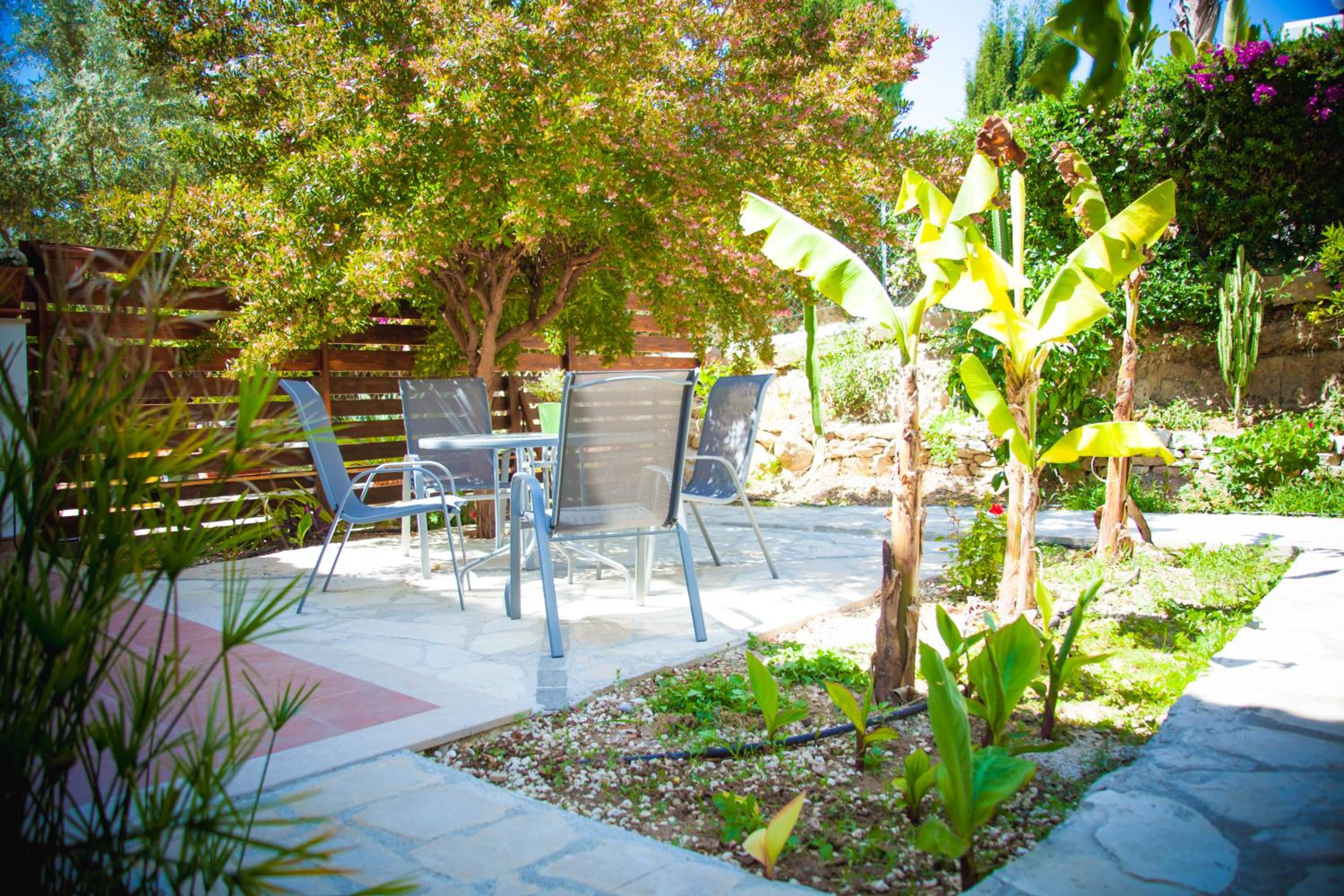 Julipapas Gardens