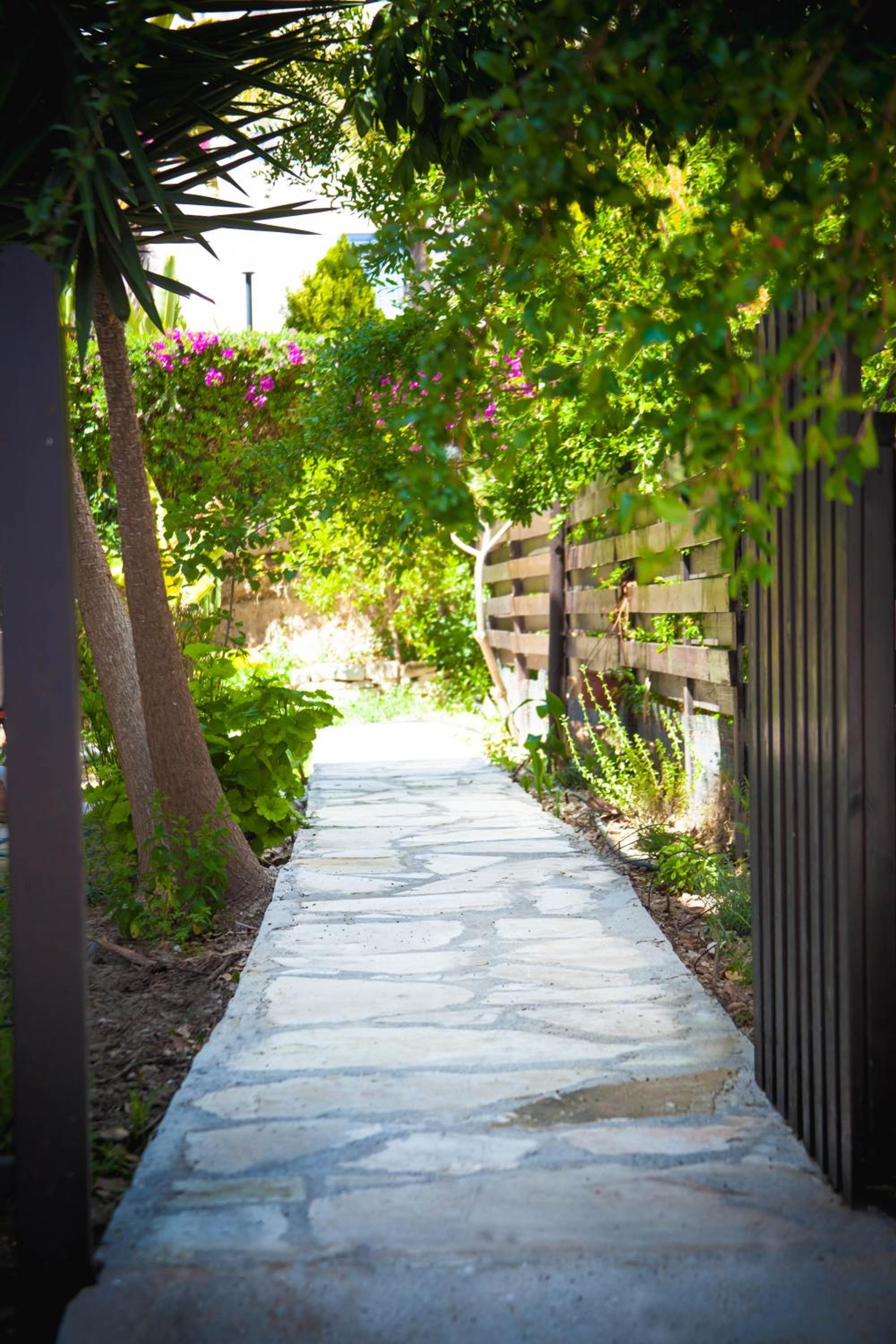 Julipapas Gardens