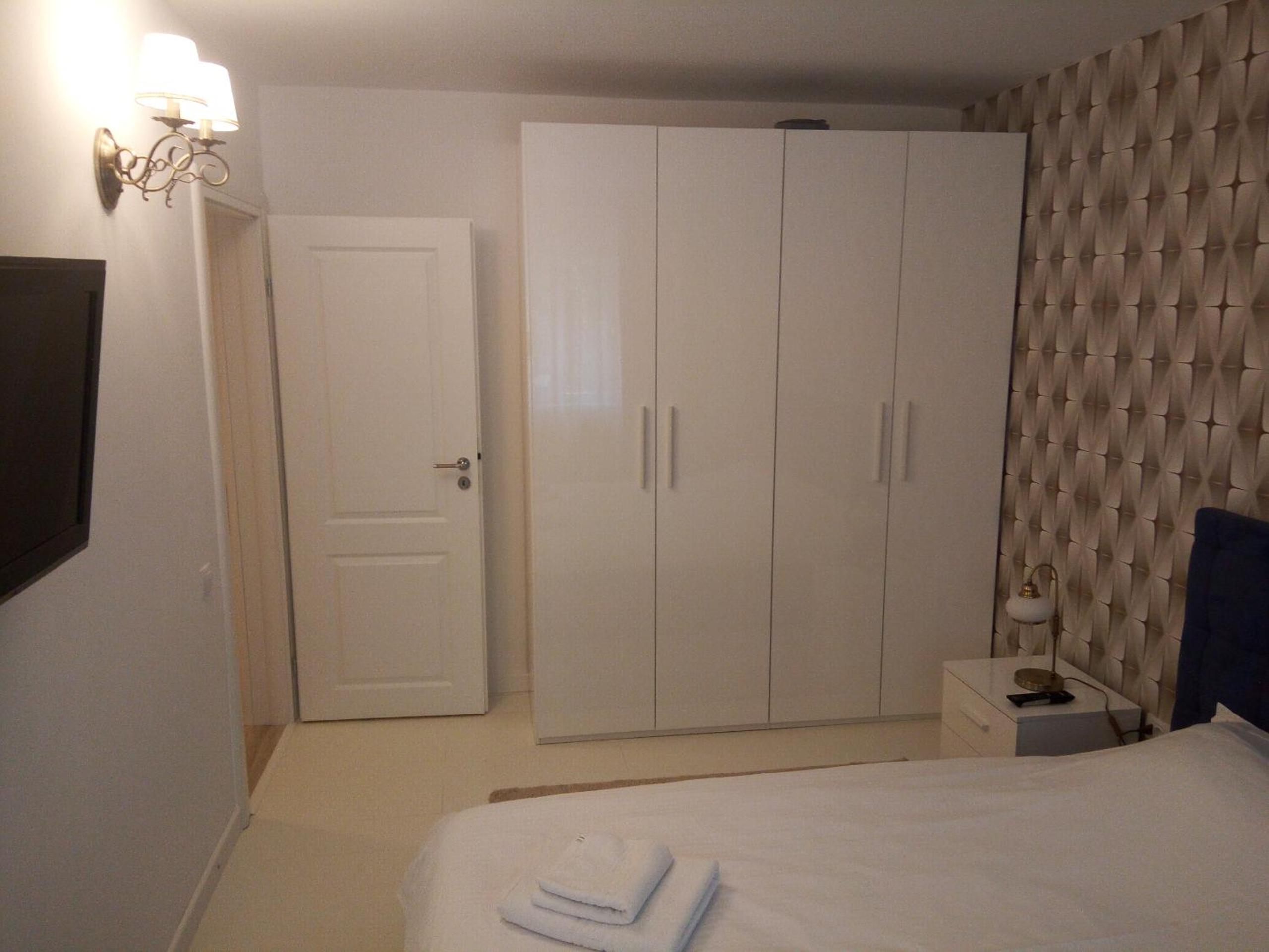Lexy's Apartment view 4