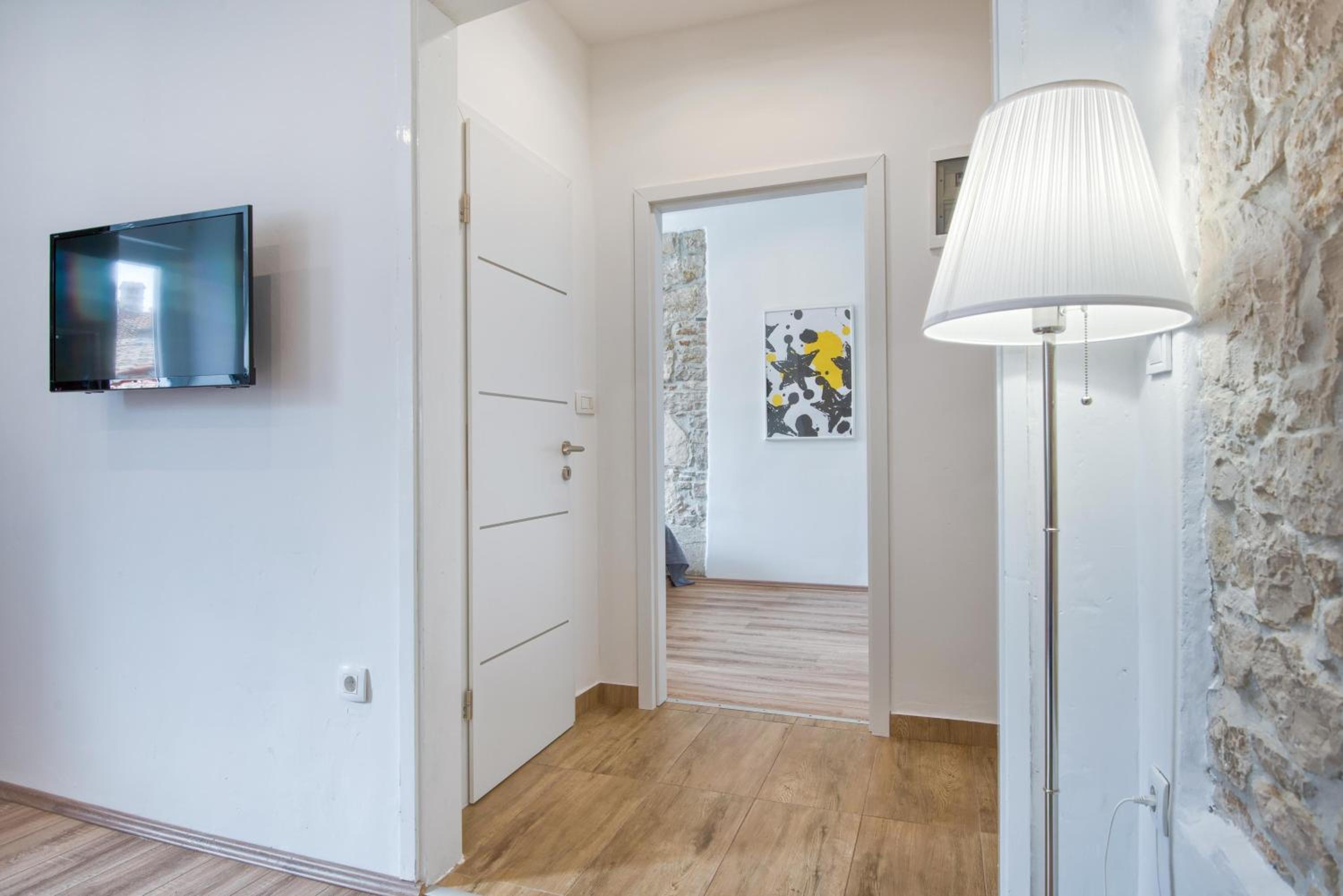 Top Center Rooms & Studio