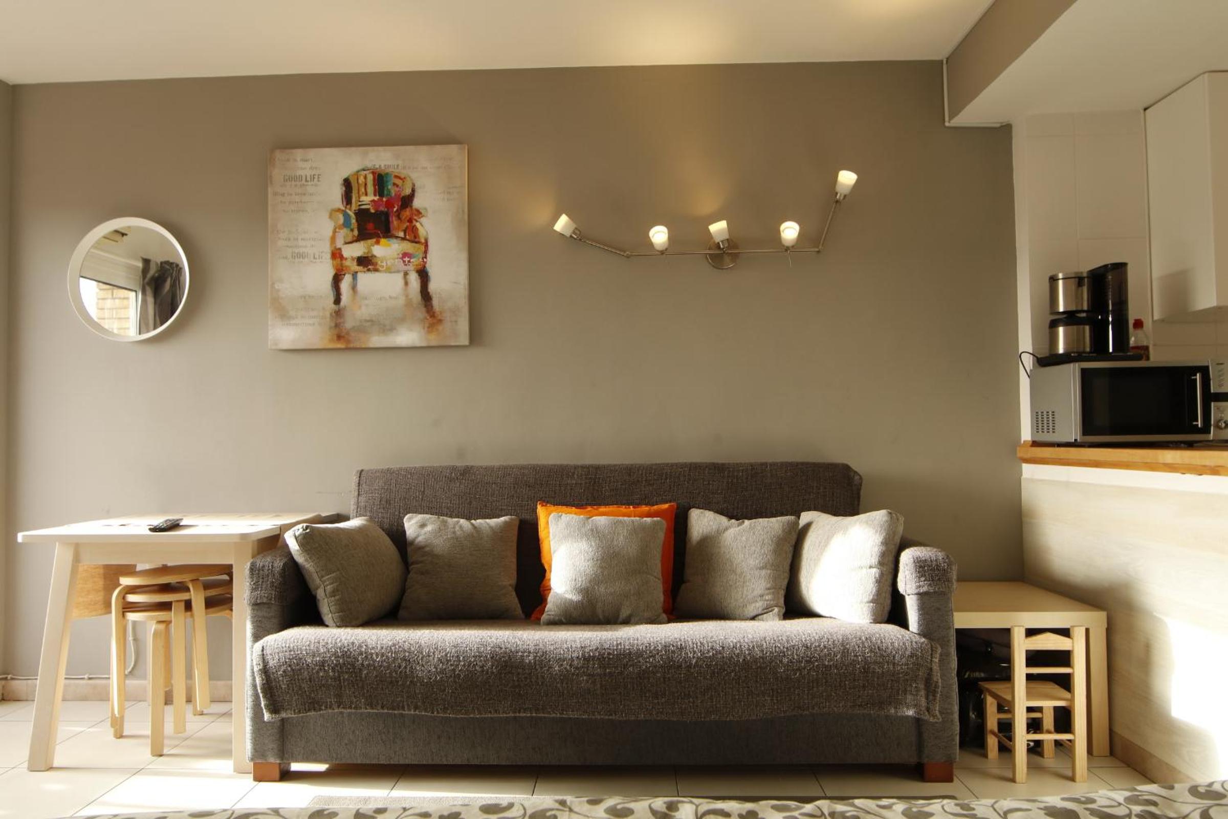 Anna & Pierre-Noel apartment. view 2