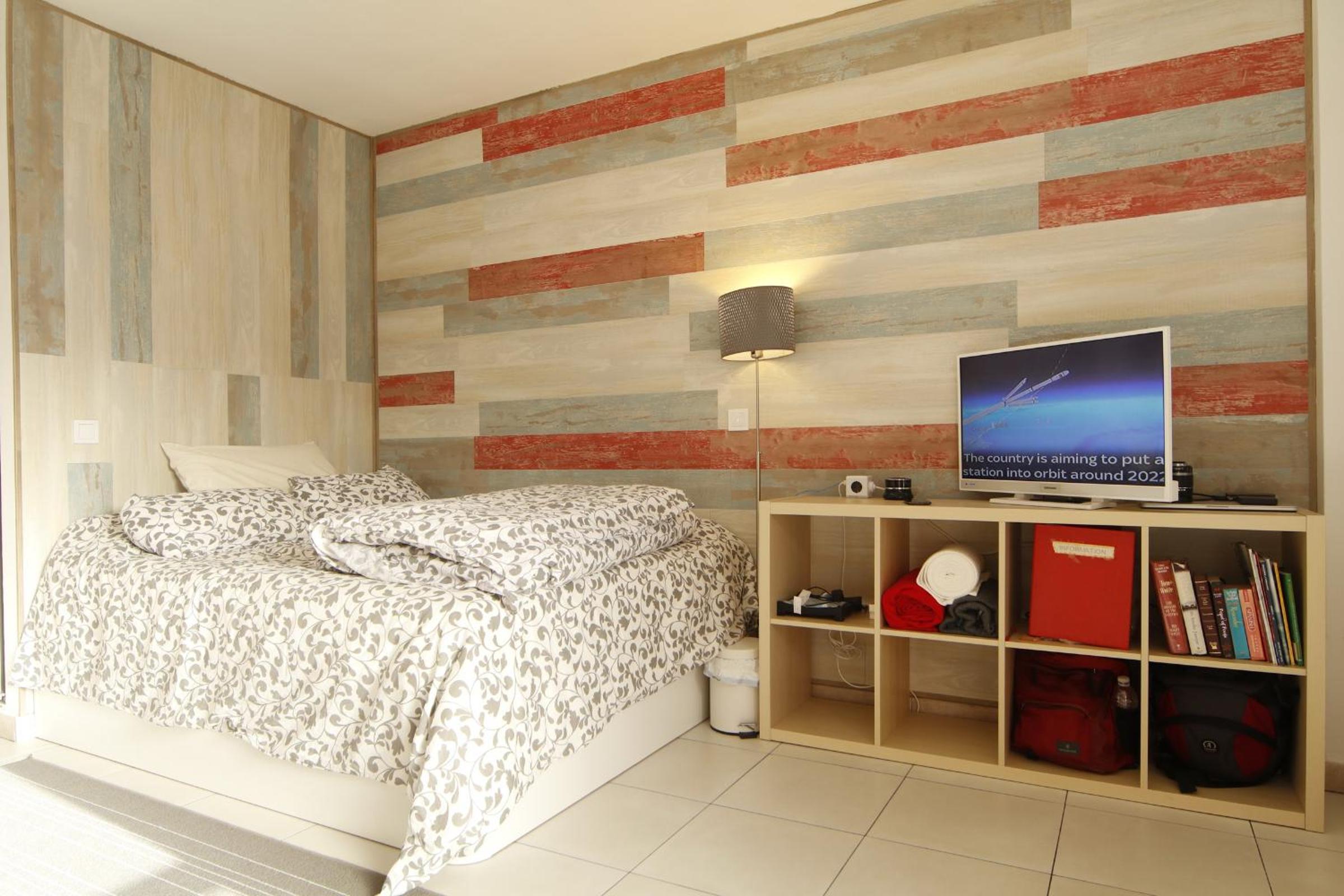 Anna & Pierre-Noel apartment. view 4