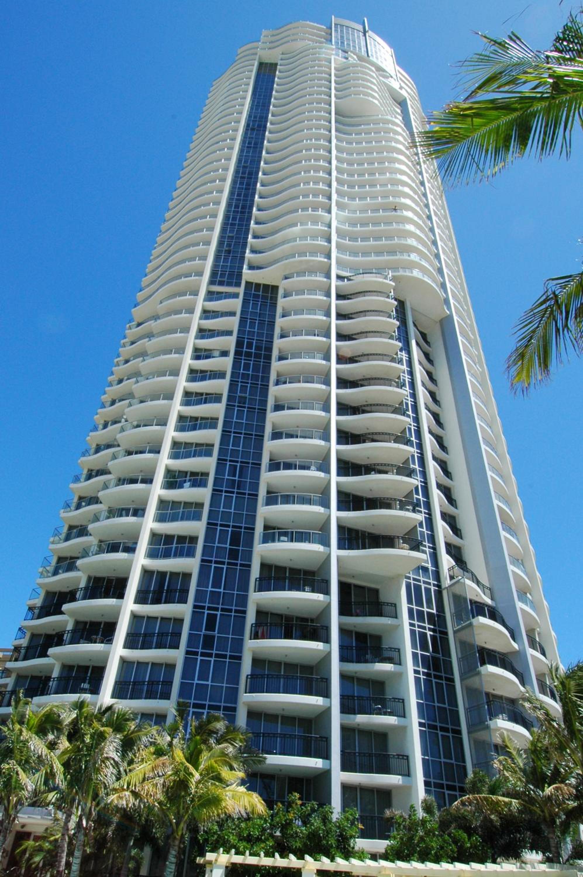 Chevron Renaissance - HR Surfers Paradise