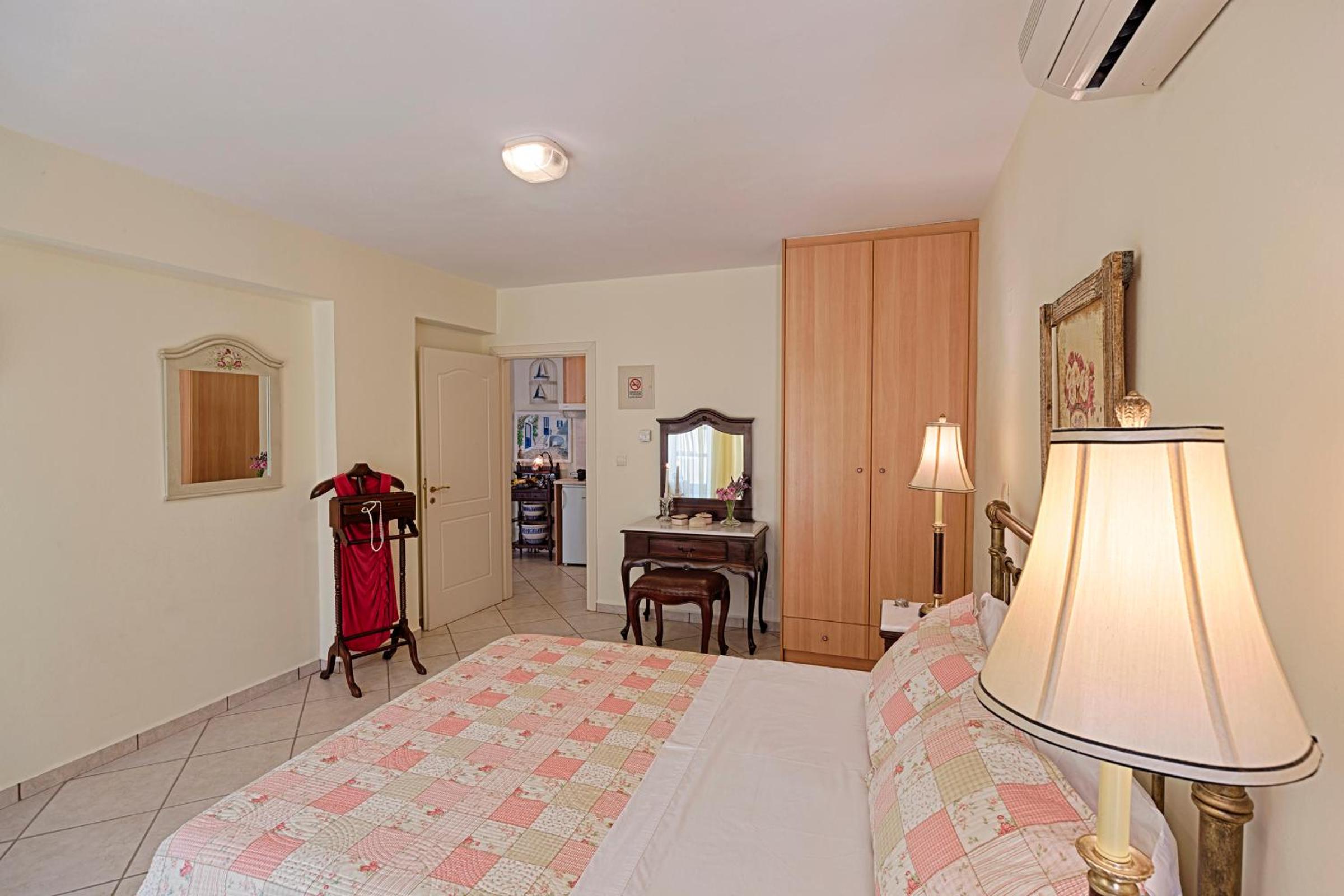 Antouanetta Apartments