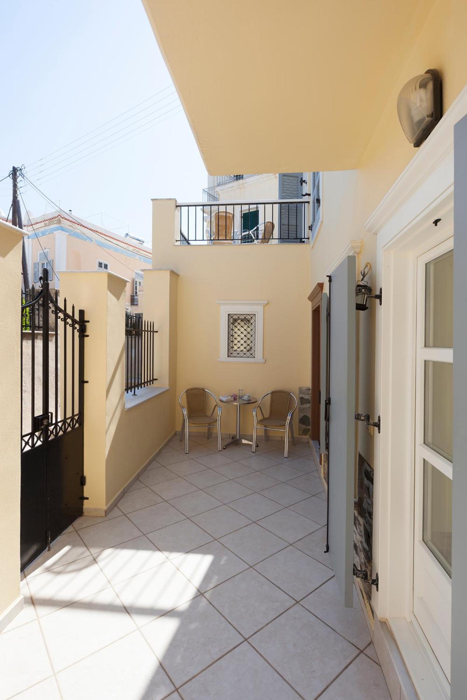 Antouanetta Apartments