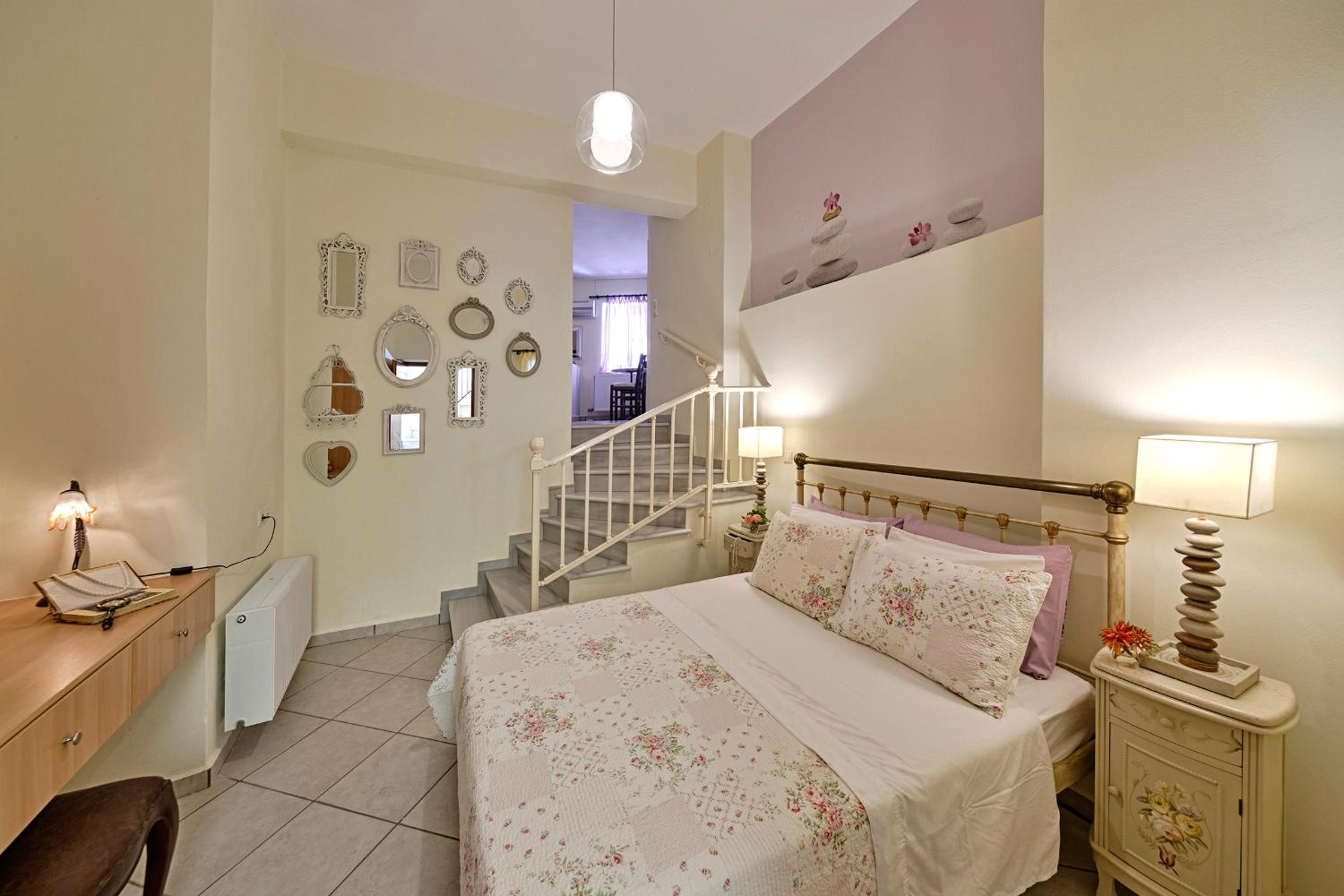 Antouanetta Apartments