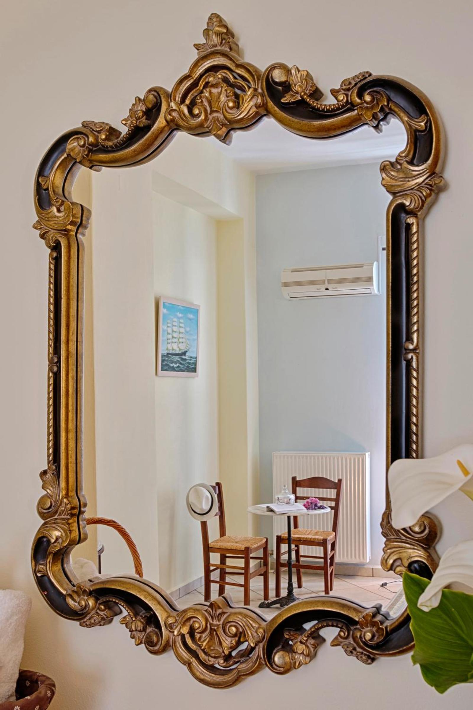 Antouanetta Apartments