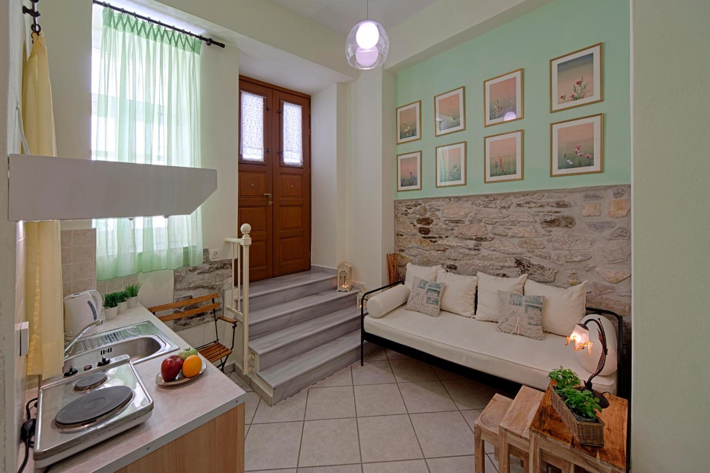 Antouanetta Apartments