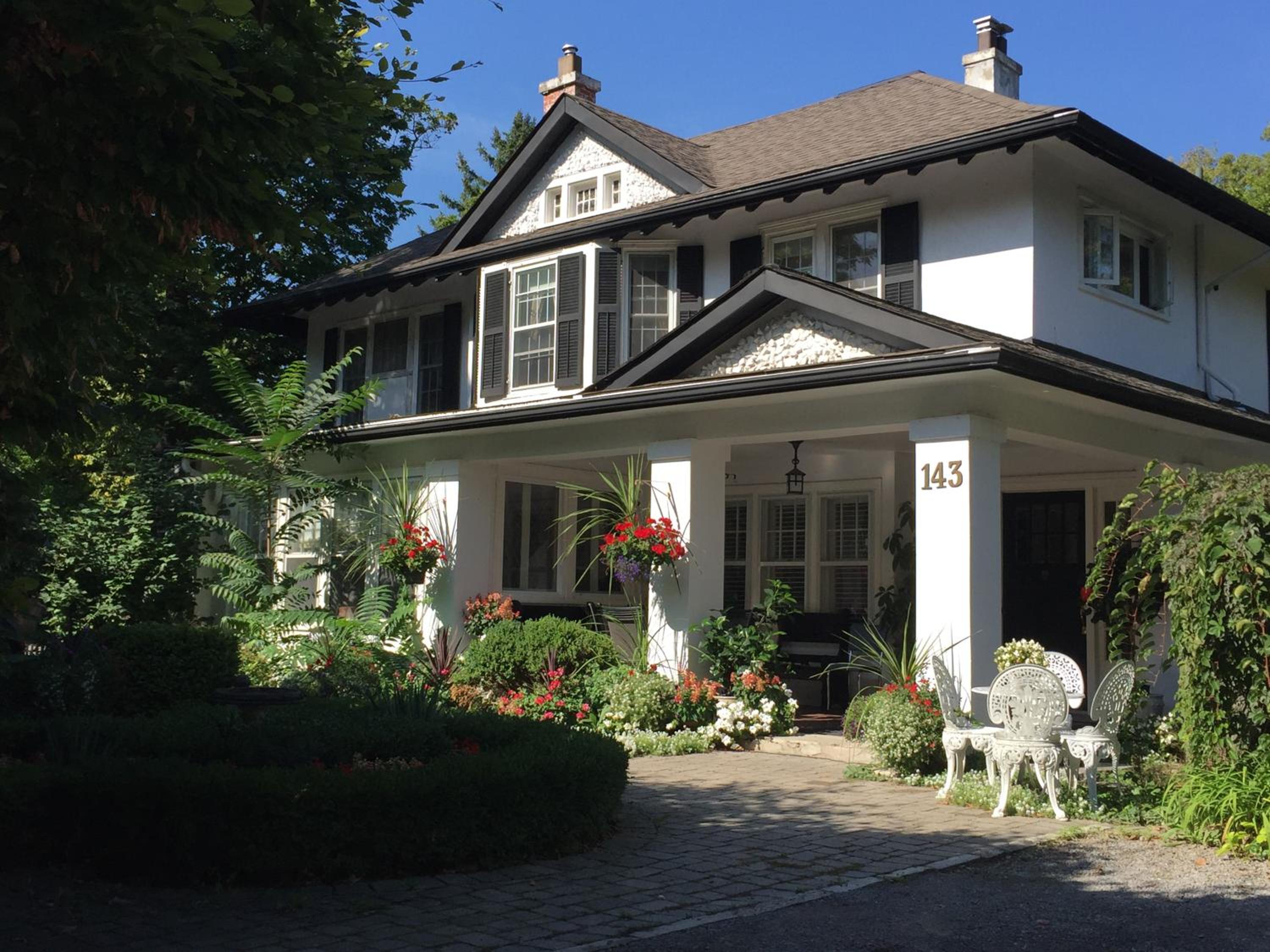 Bernard Gray Hall Bed and Breakfast - Image 1