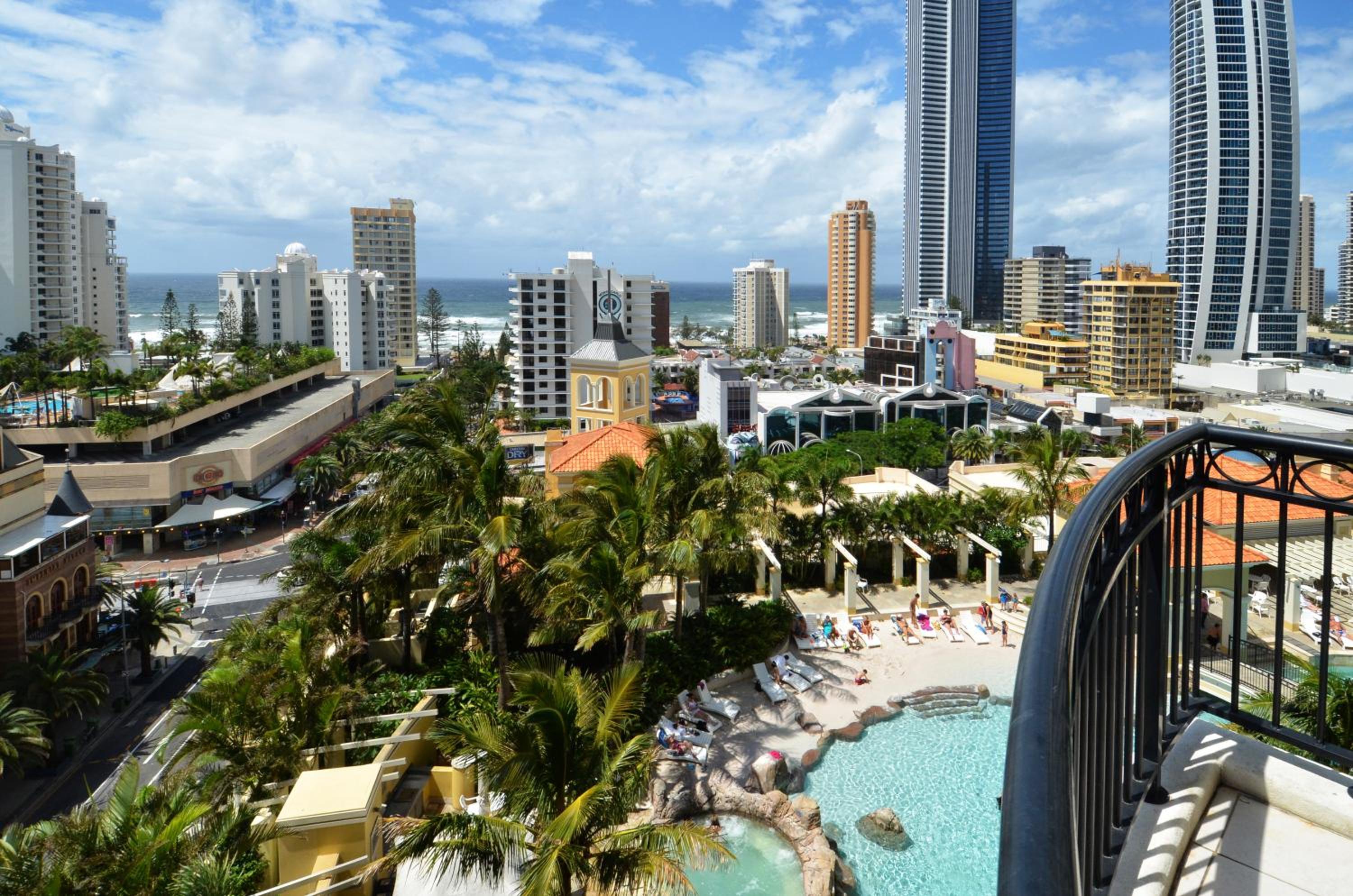 Chevron Renaissance - HR Surfers Paradise