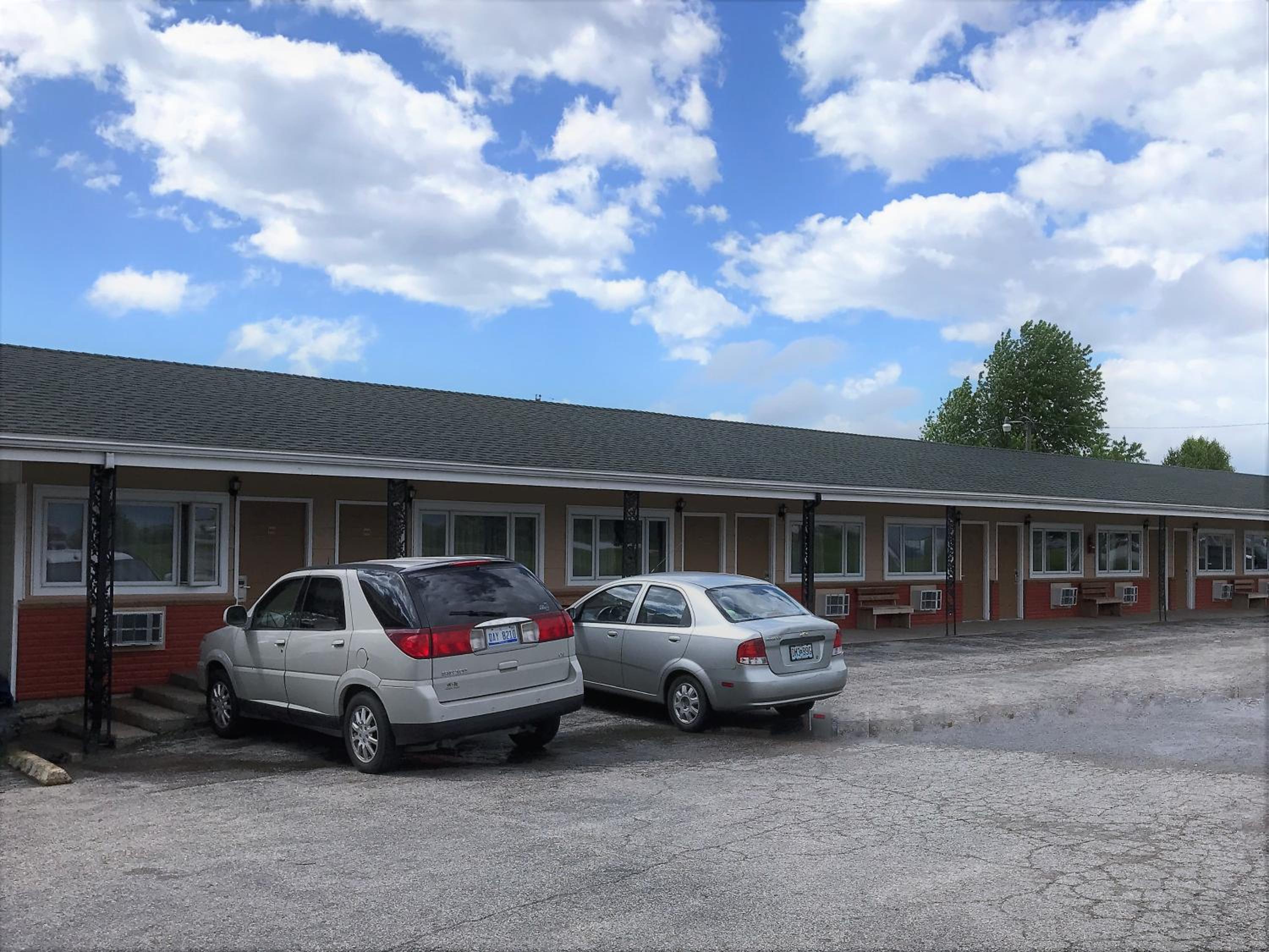 Sedalia Vacations - Budget Inn - Property Image 3