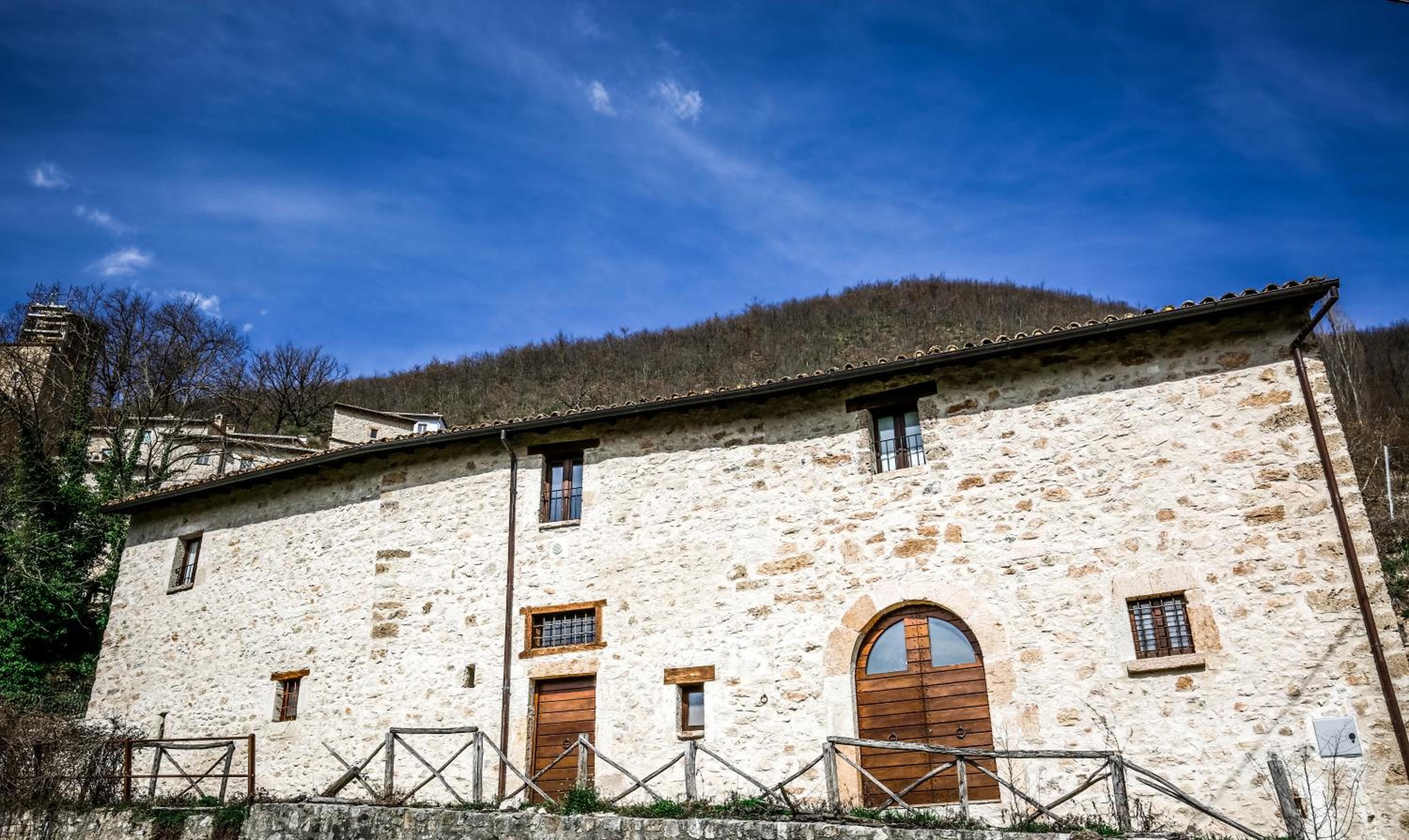 Le Aie Di Postignano view 2