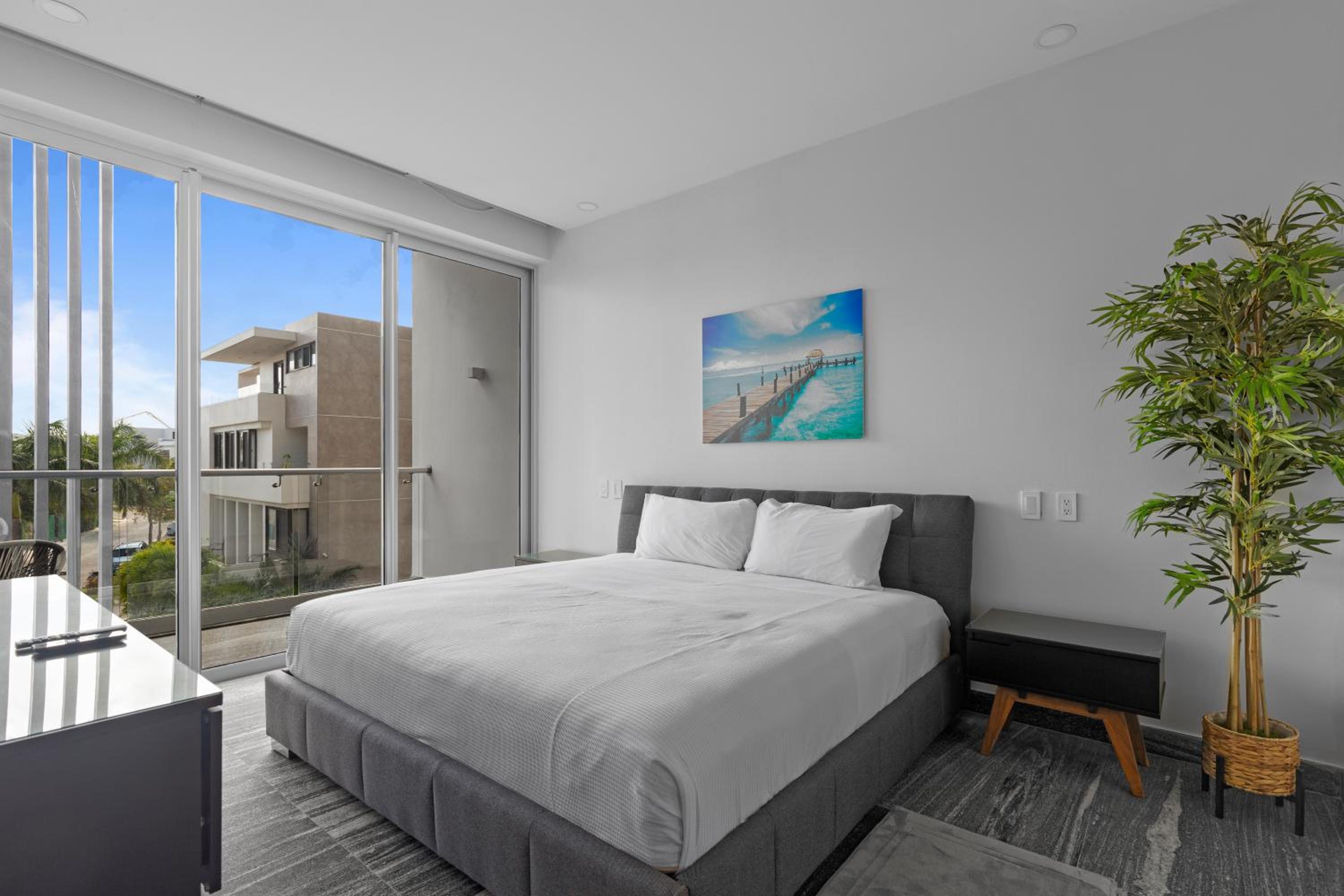 4BR. apartament near the beach