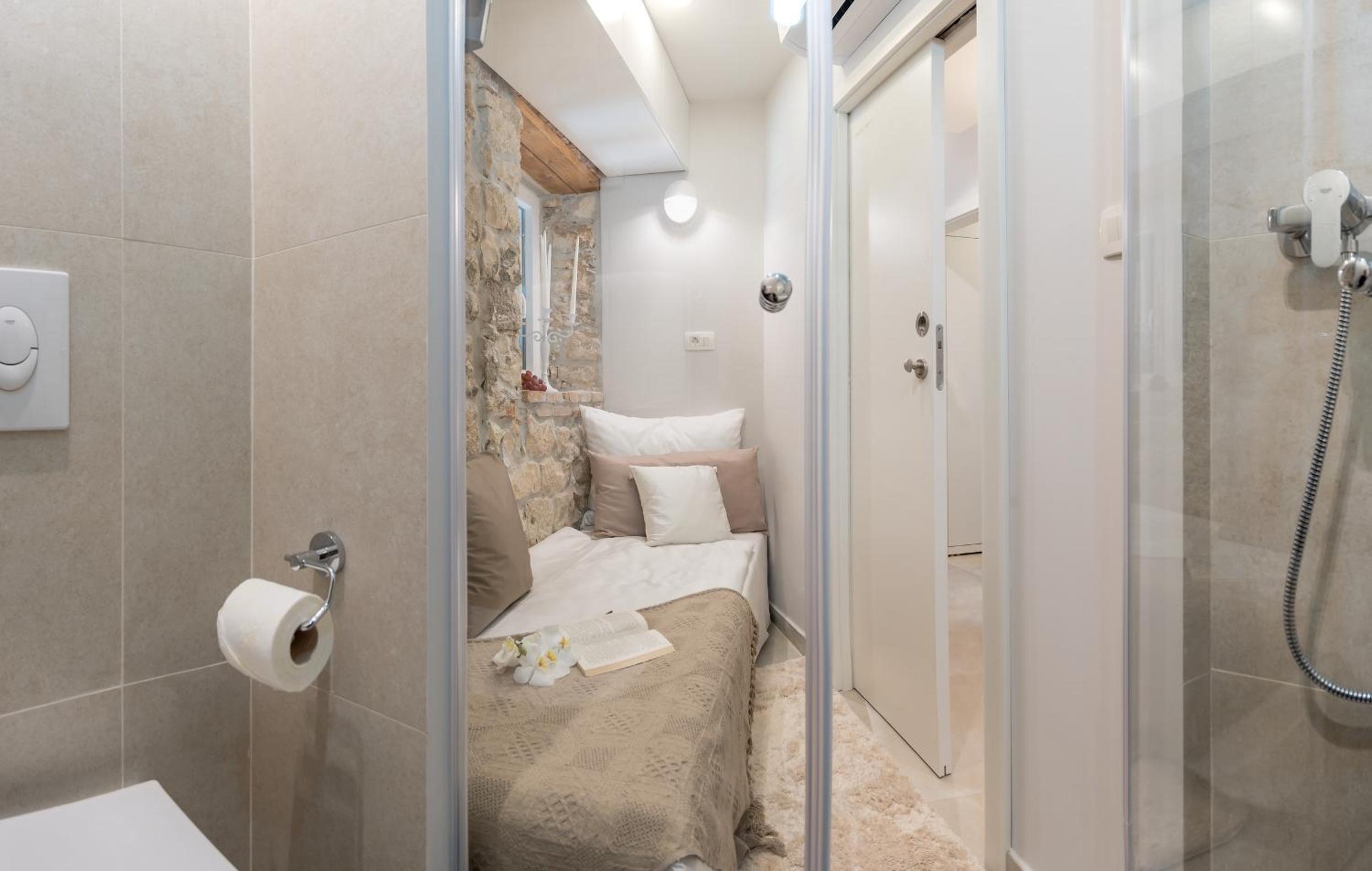 Jupiter Lux Rooms
