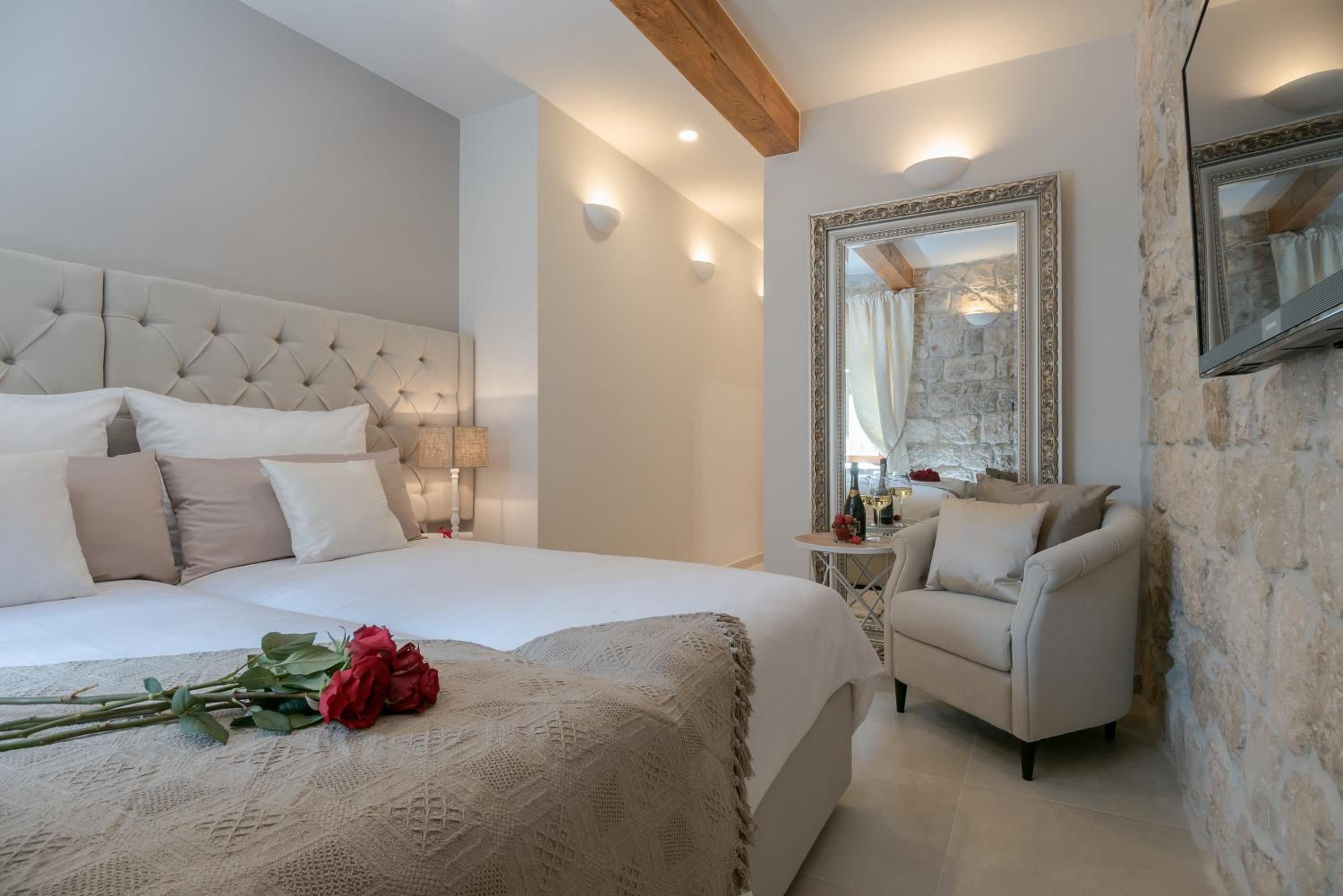 Jupiter Lux Rooms