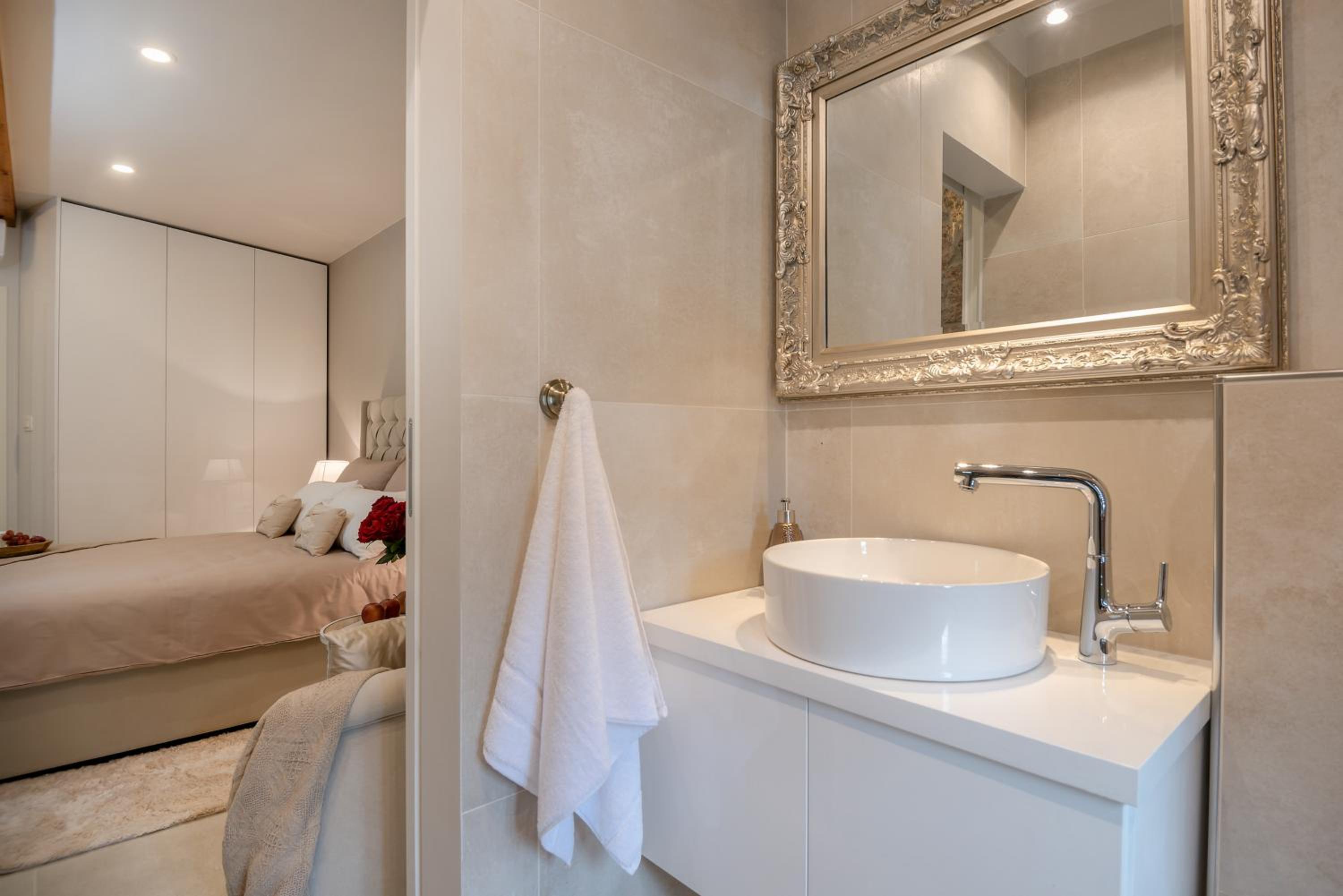 Jupiter Lux Rooms