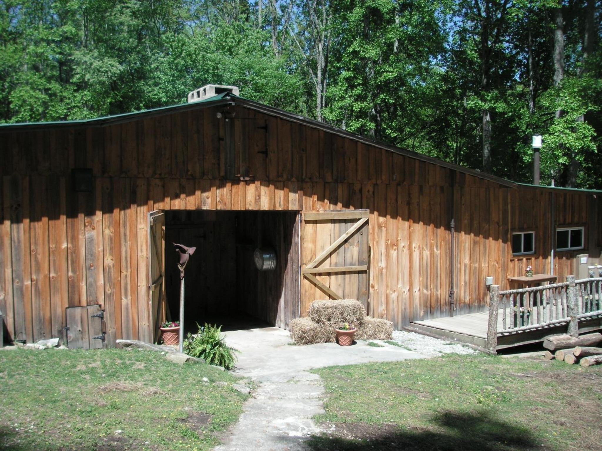 Arrowmont Stables & Cabins