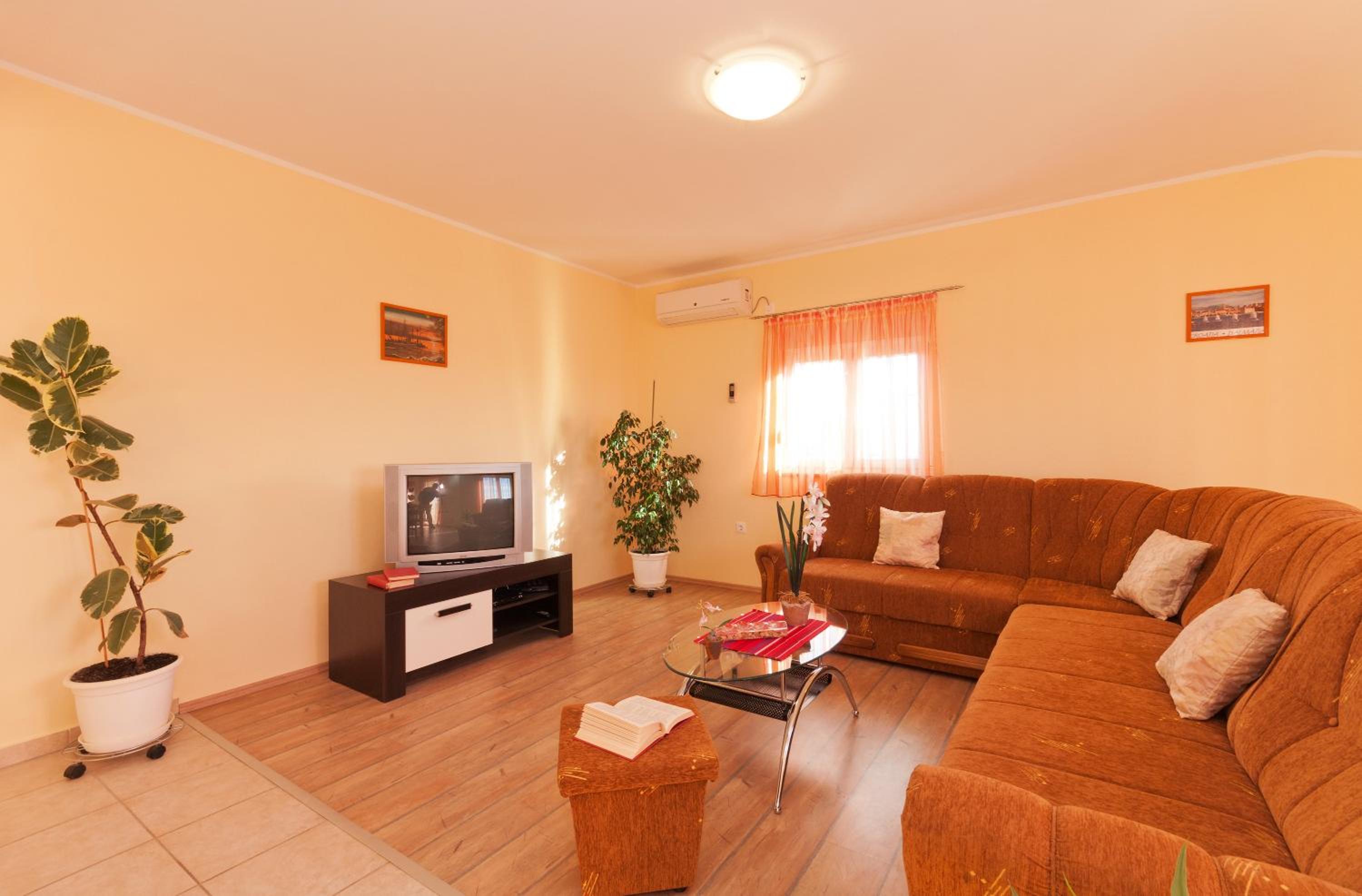 Apartments Mara