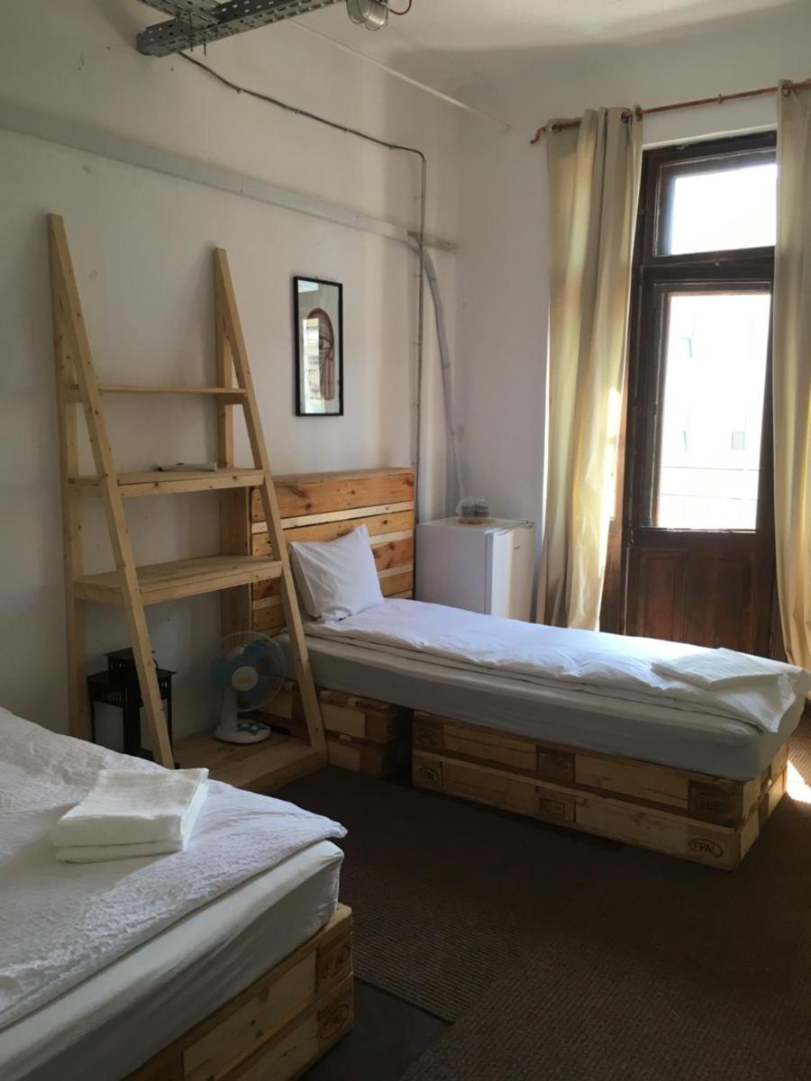 Victoria Poshtel Bucharest view 5