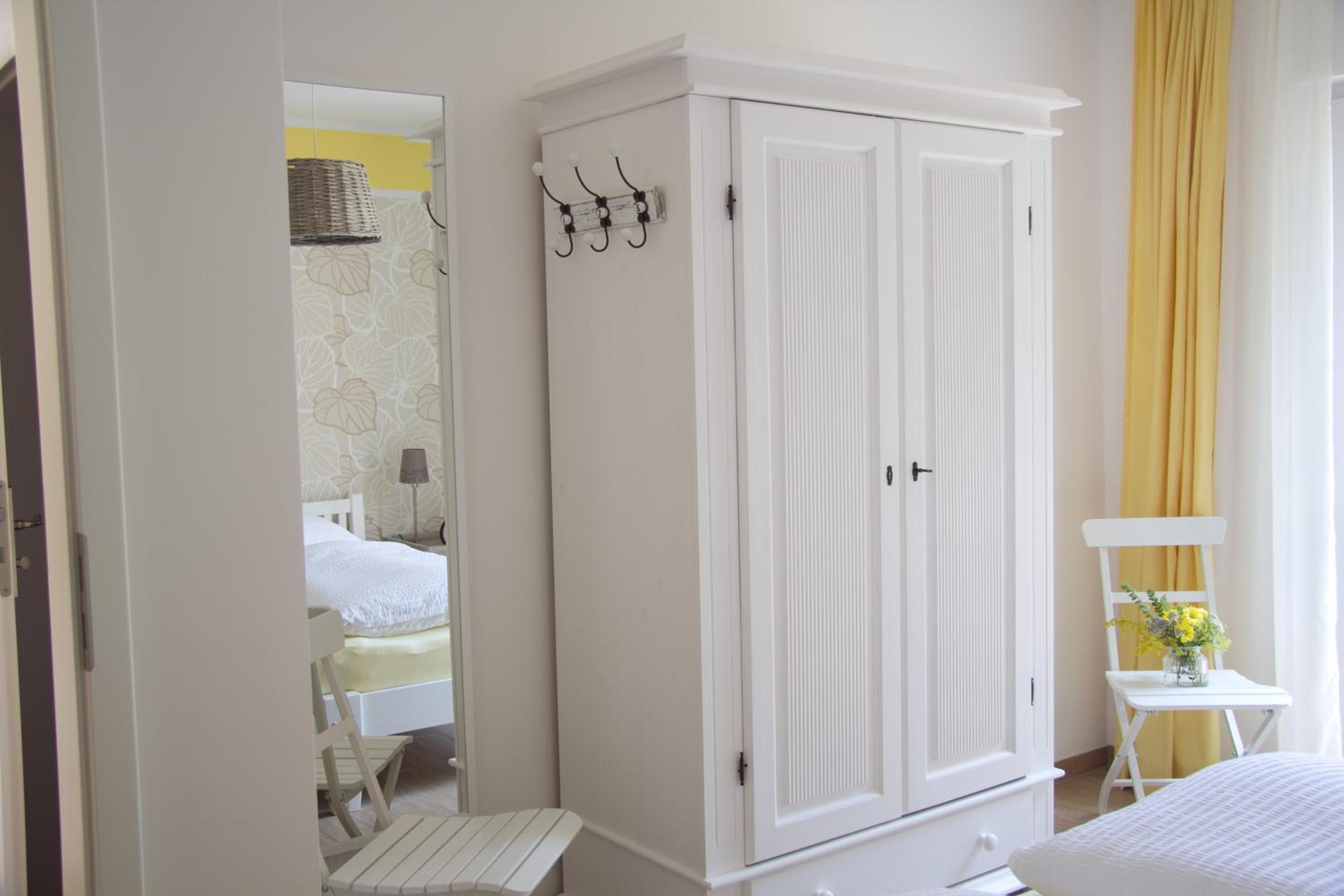 SEASIDE APARTMENTS - SANDY GOLD