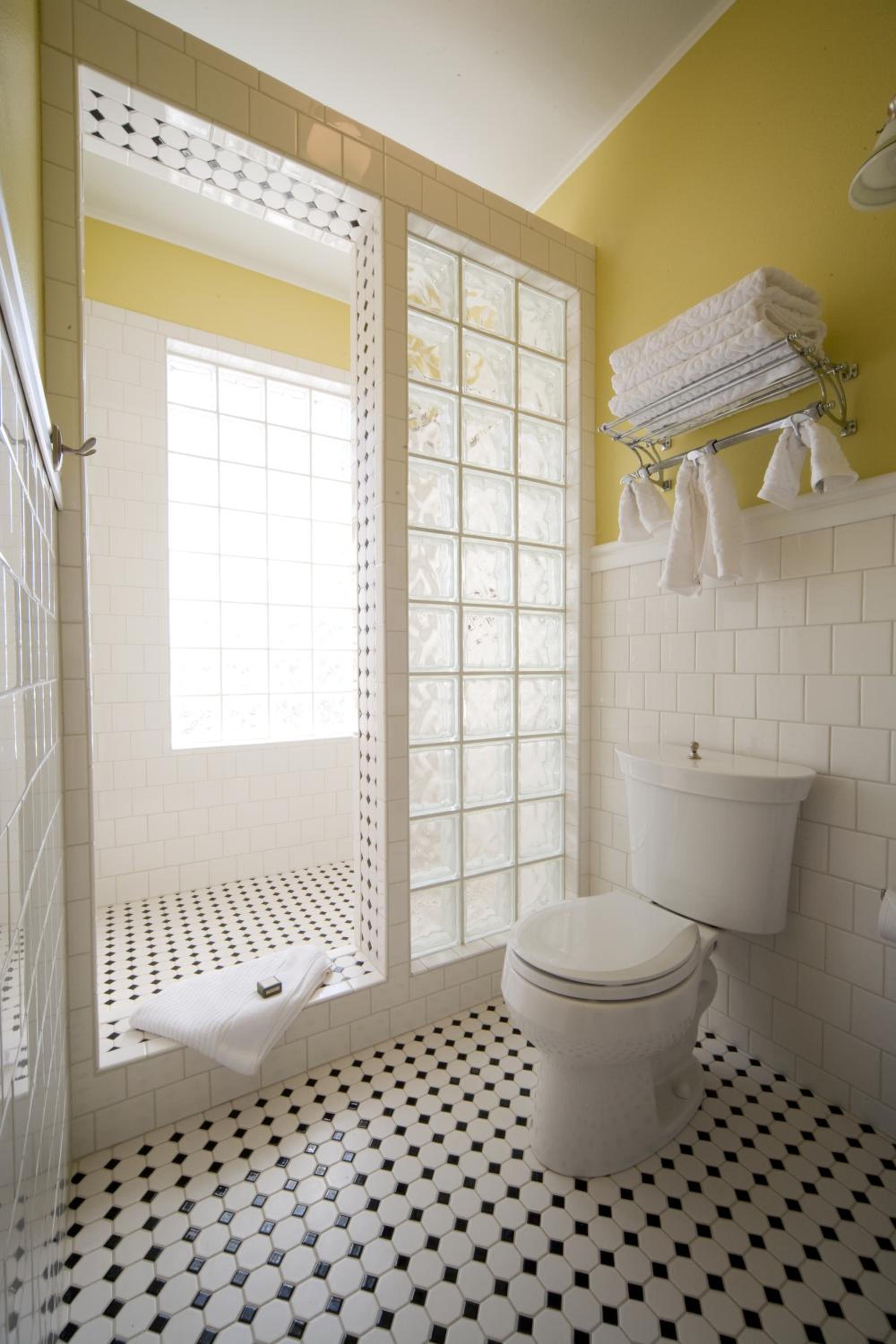 Cody Vacations - Chamberlin Inn - Property Image 1