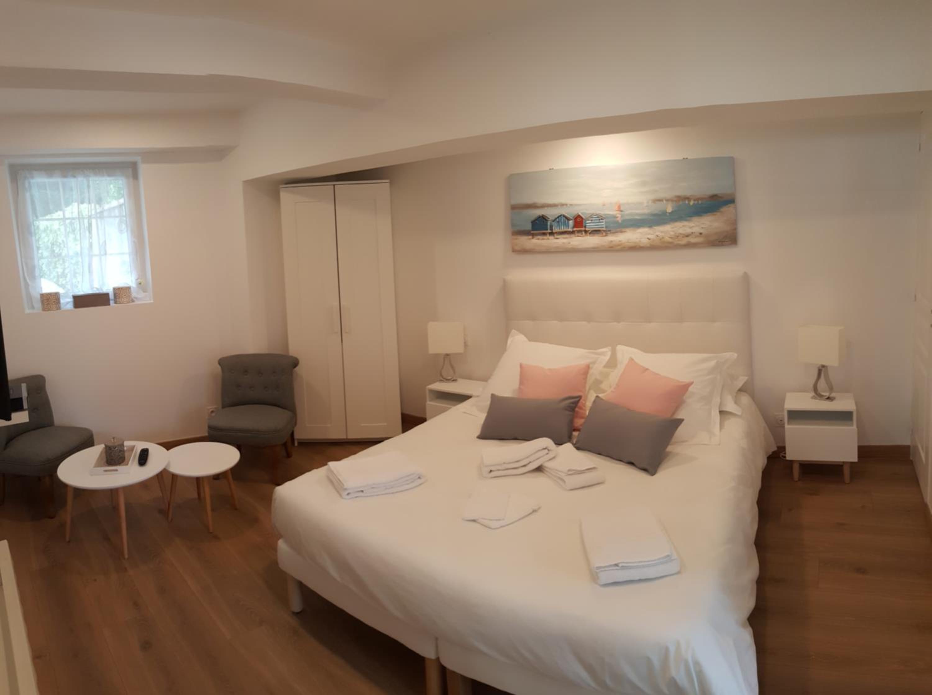 Le Castel Guesthouse