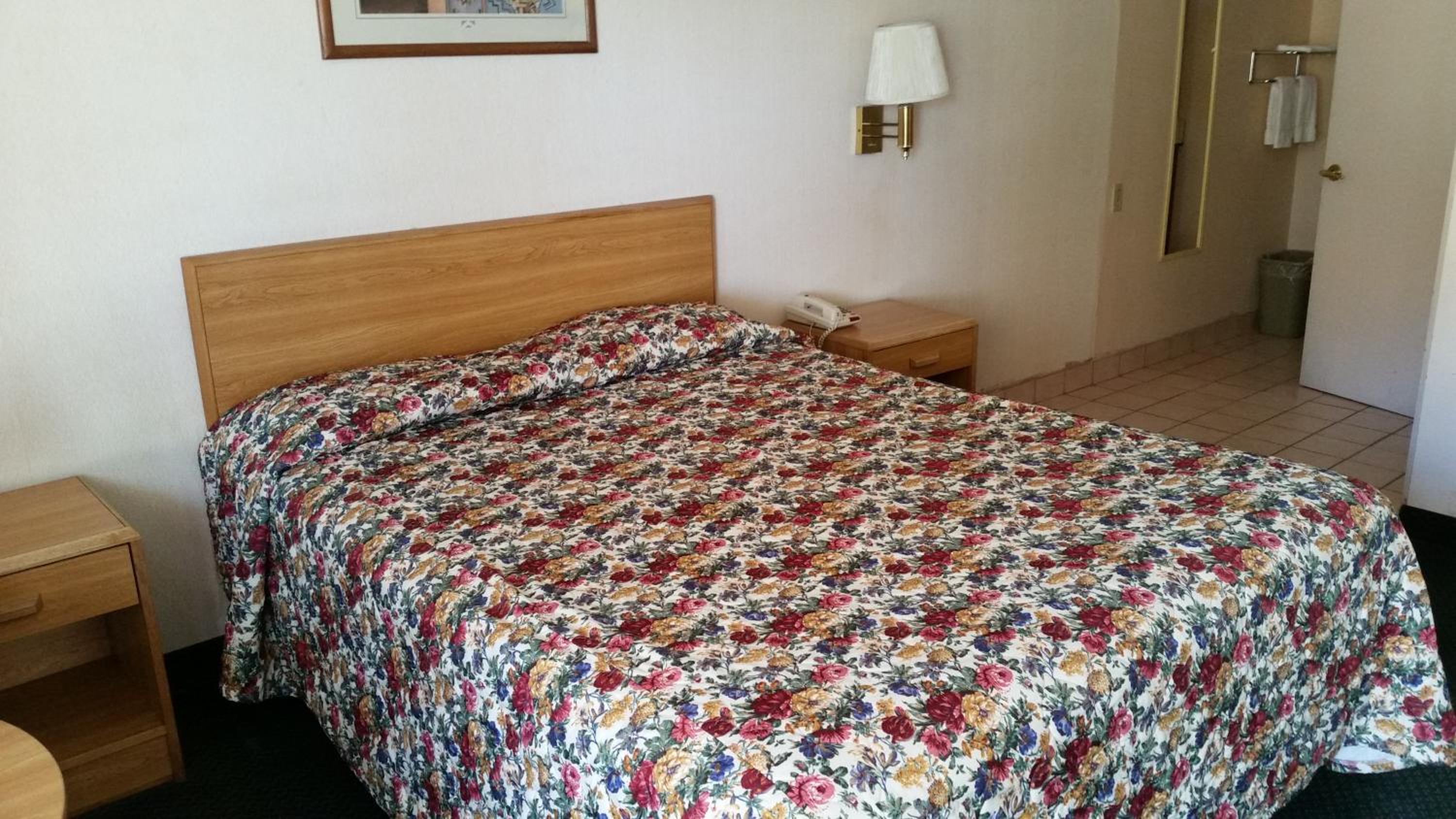 Economy Inn Motel - Property Image 11