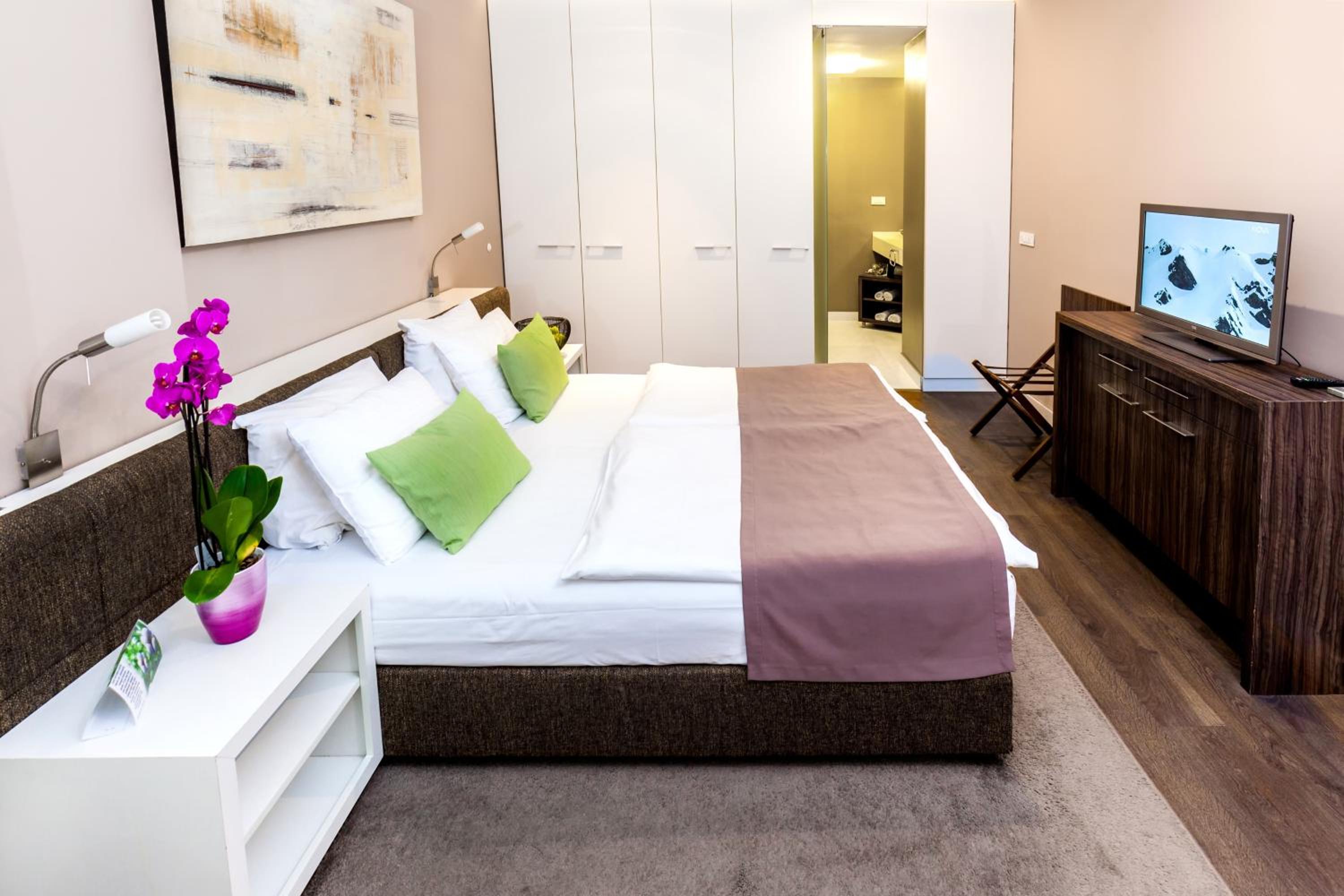Adresa Suites