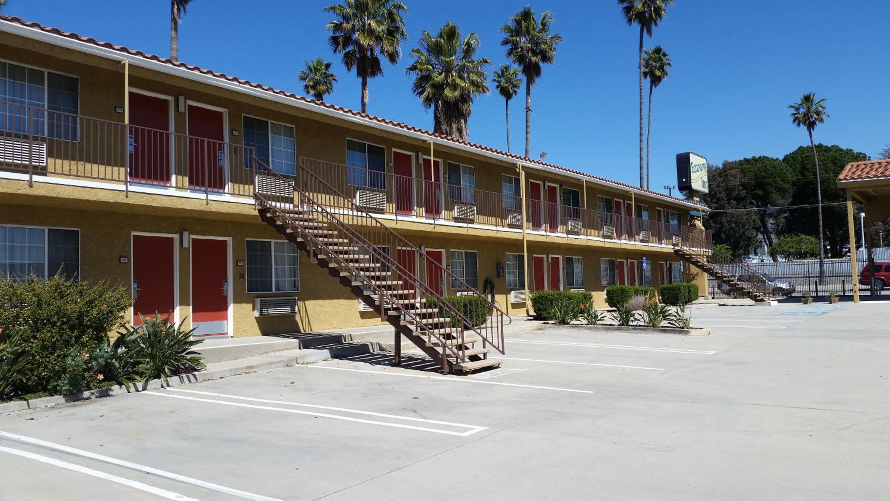 Economy Inn Motel - Property Image 2