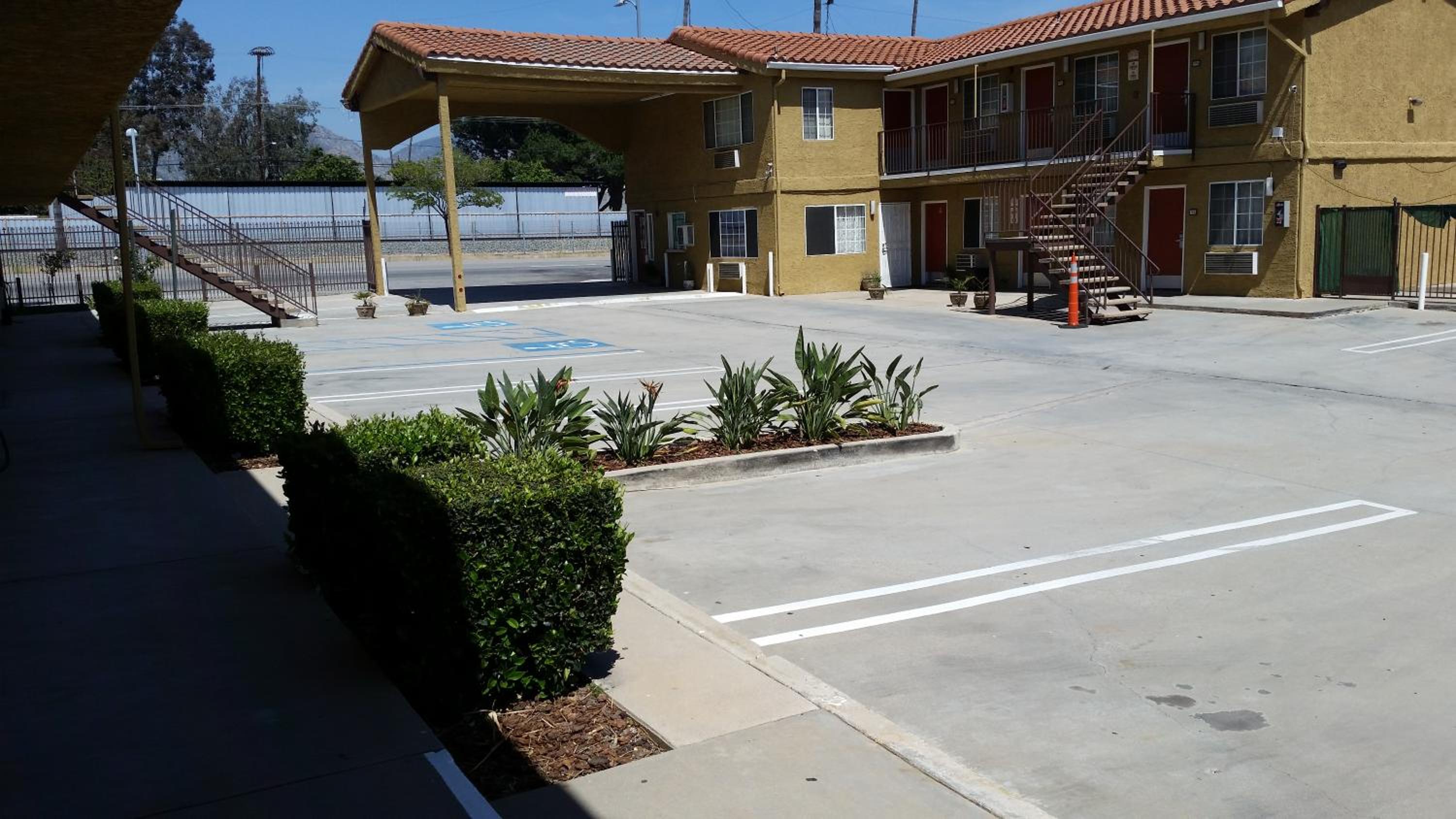 Economy Inn Motel - Property Image 36