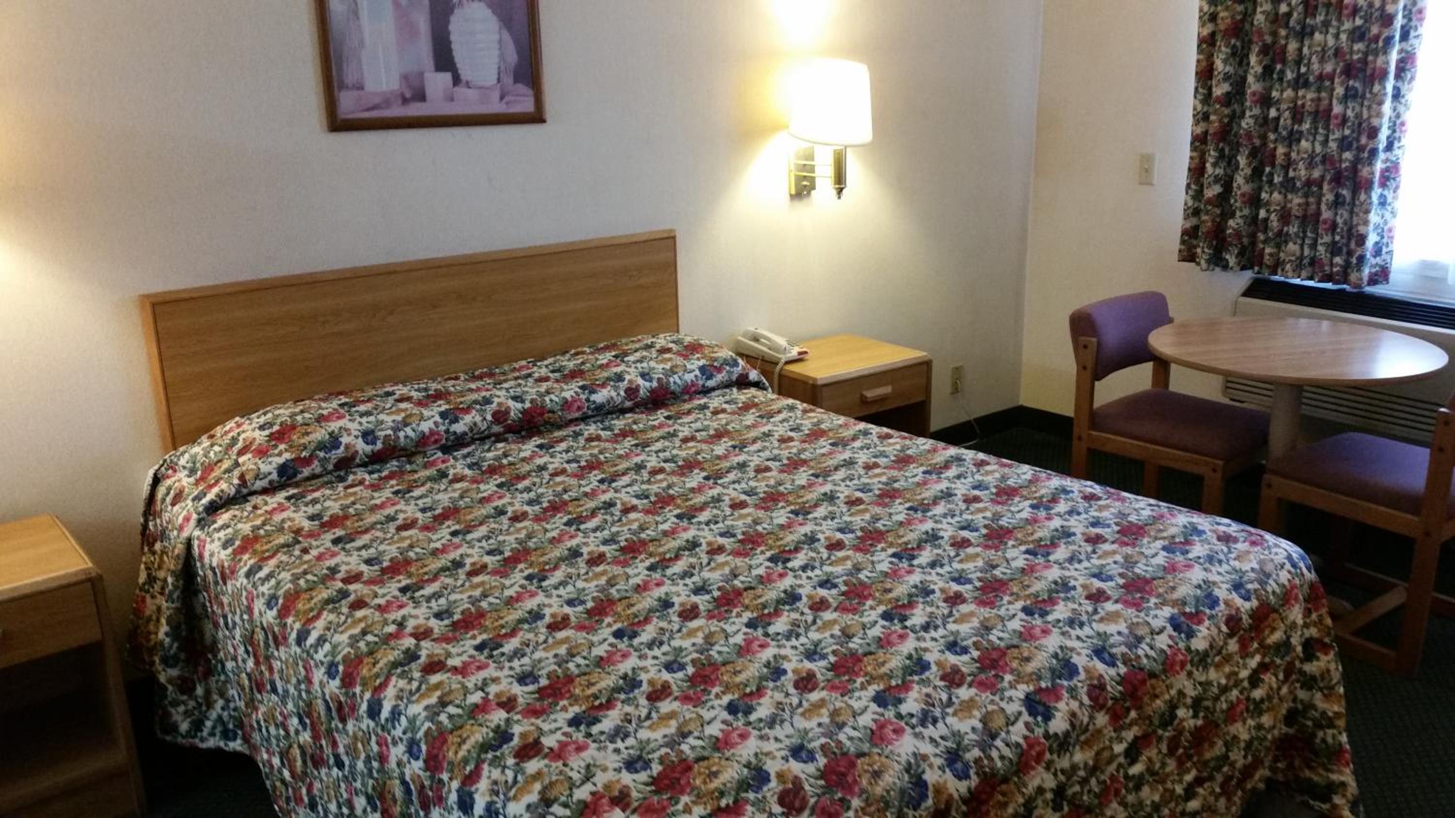 Economy Inn Motel - Property Image 10