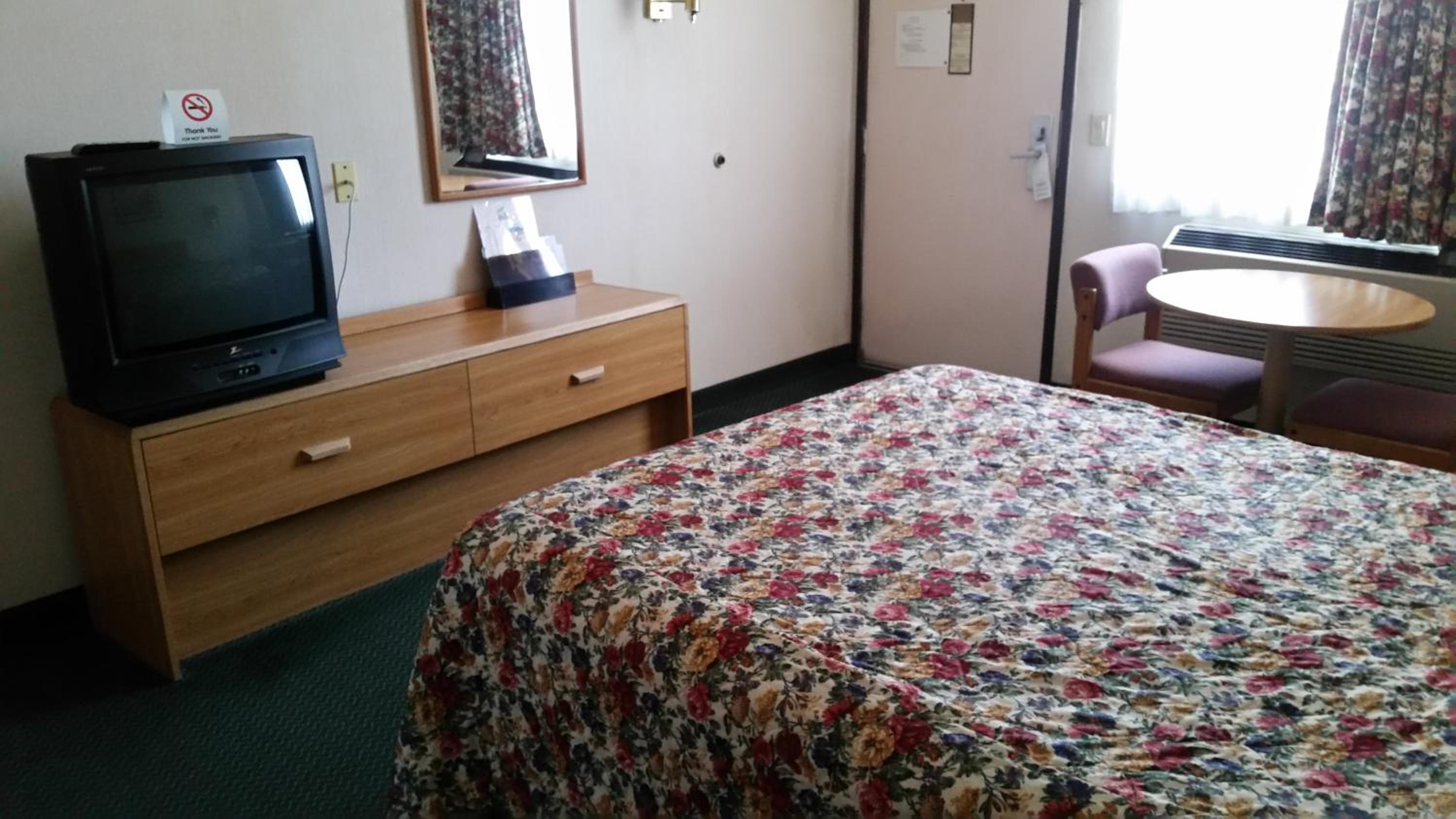 Economy Inn Motel - Property Image 1