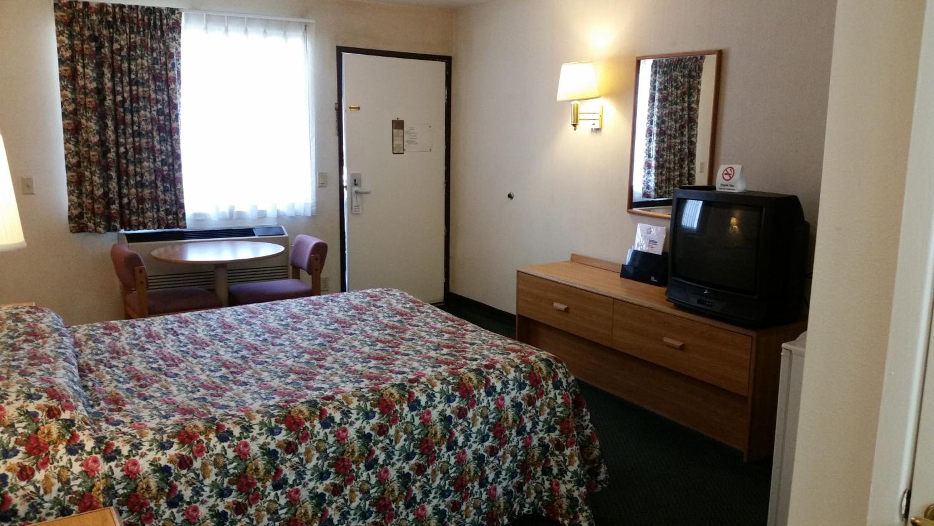 Economy Inn Motel - Property Image 12