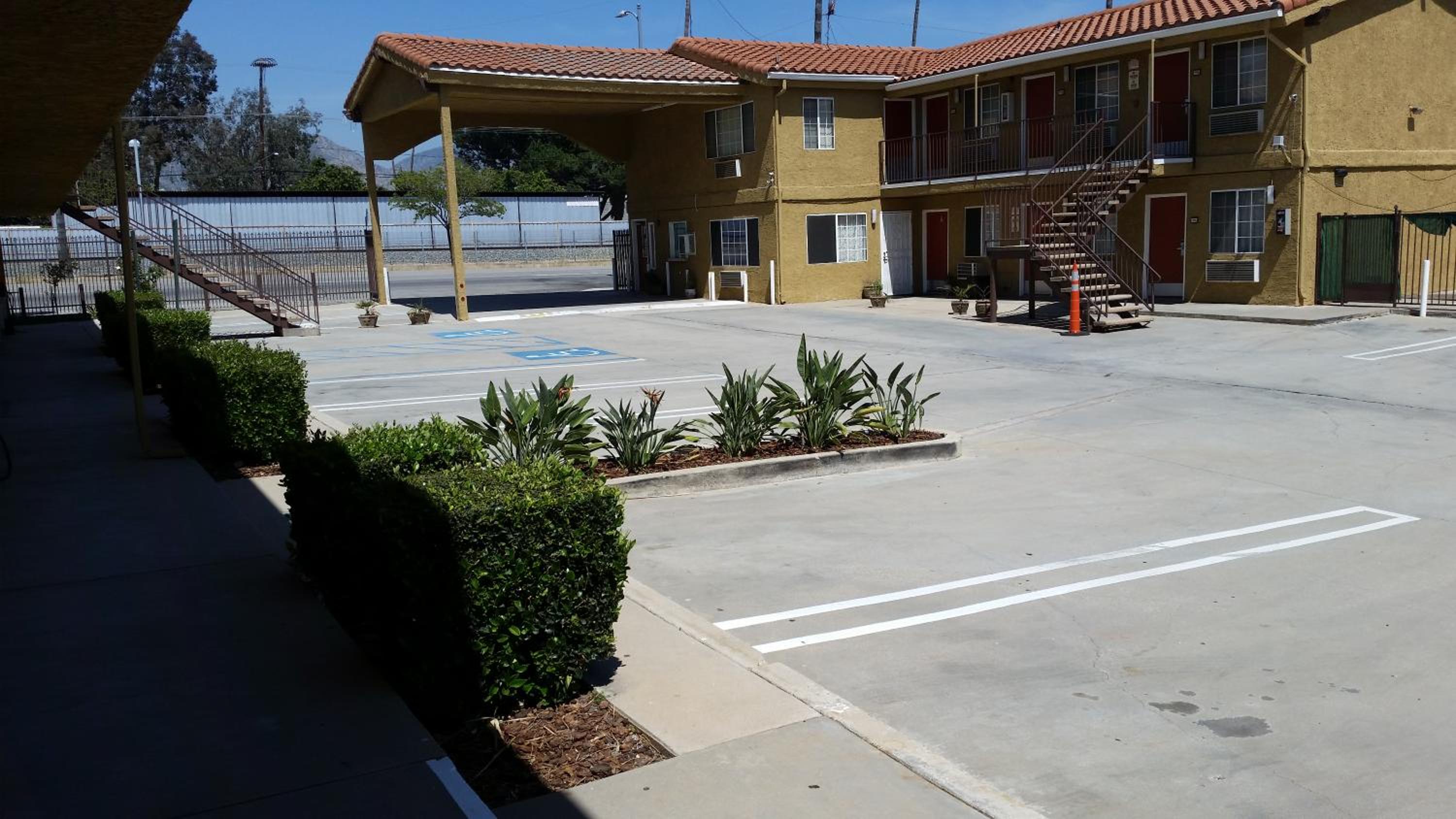 Economy Inn Motel - Property Image 14