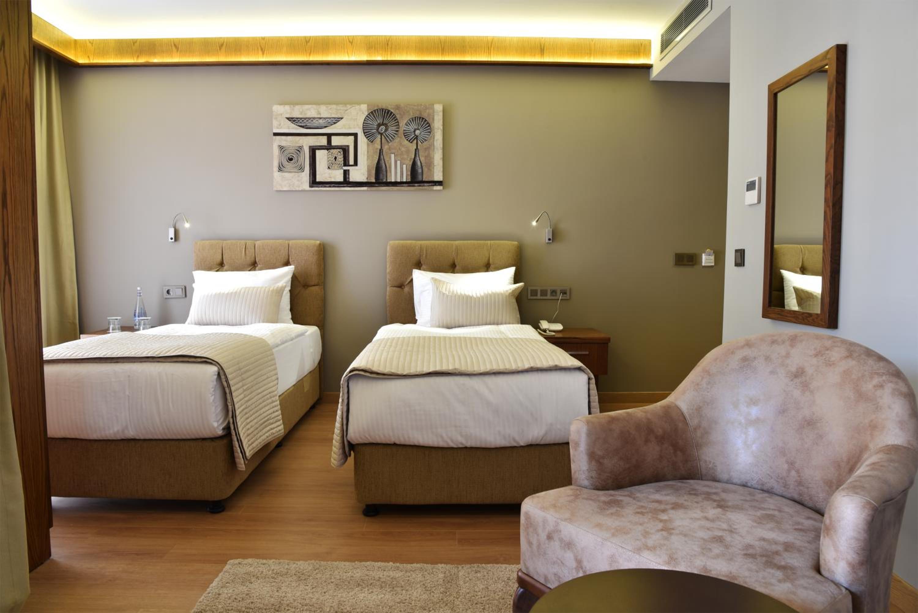 The Elegant Otel - Image 27