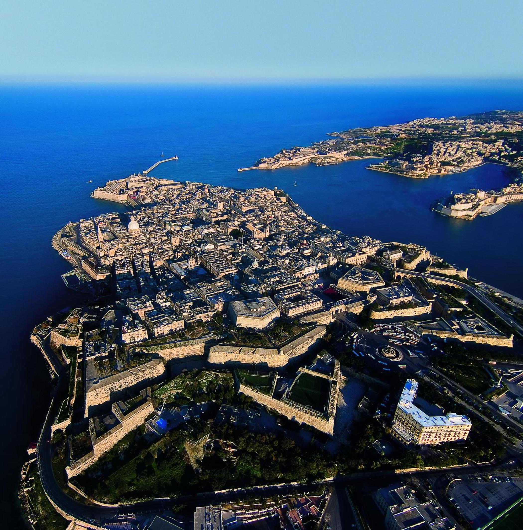 Blue Harbour Seafront with large terrace with panoramic sea views - by Getawaysmalta, photo 12
