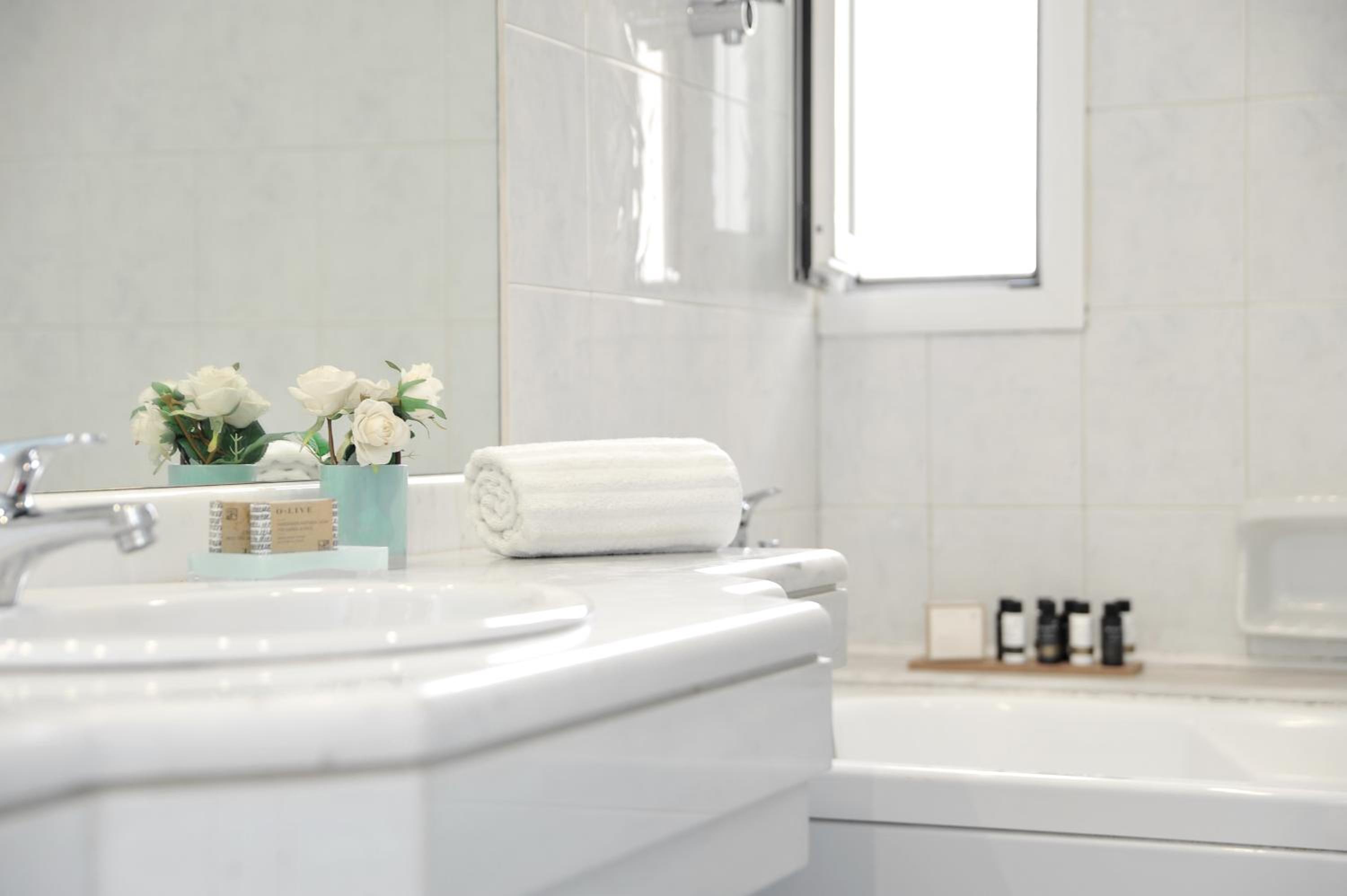 Athens Atrium Hotel & Jacuzzi Suites