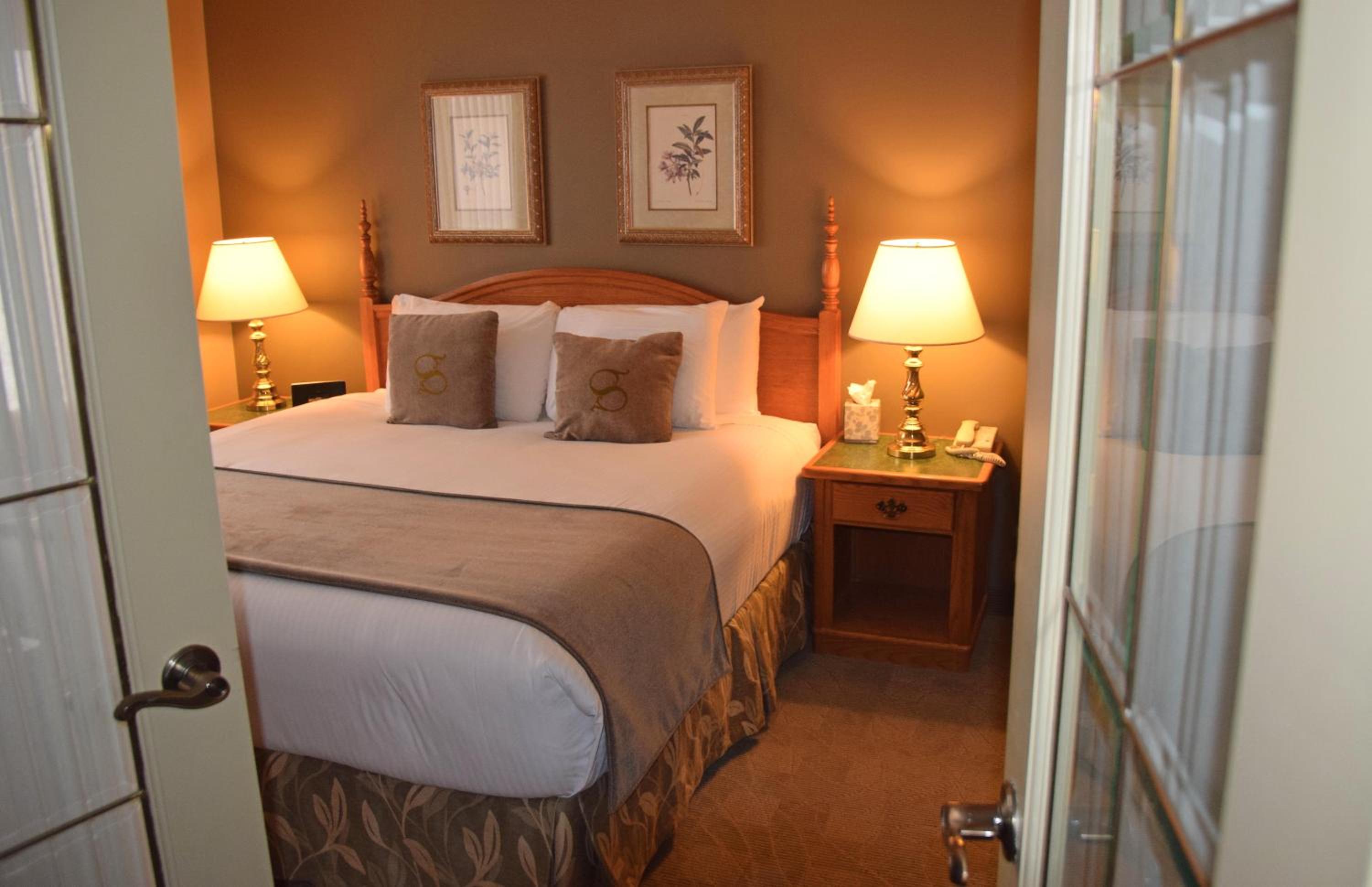 Orillia Vacations - Stone Gate Inn - Property Image 1