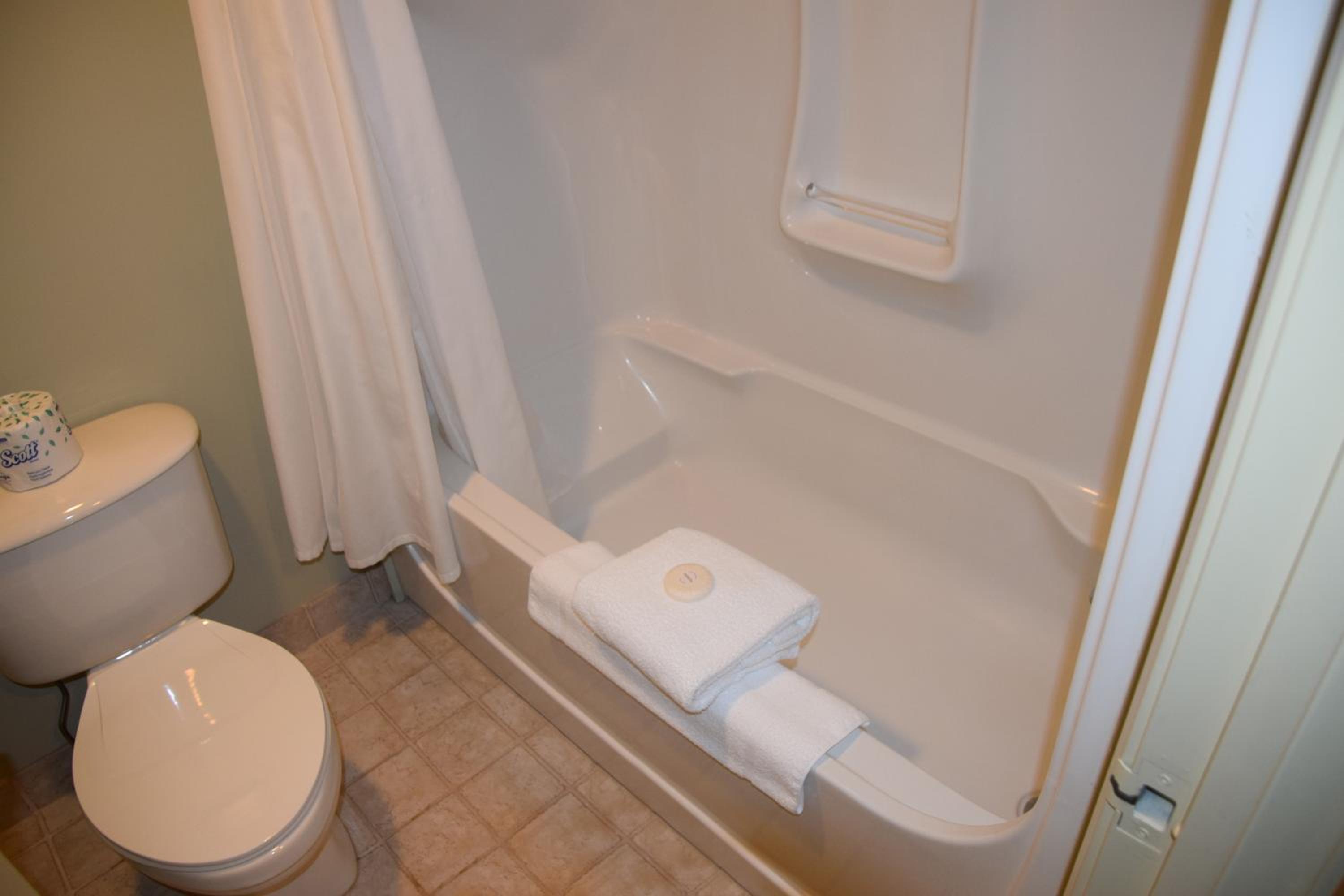 Orillia Vacations - Stone Gate Inn - Property Image 5