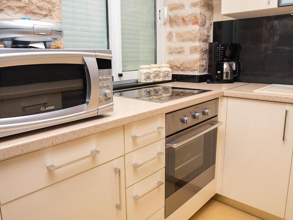 Sea View Apartment en Bol — kitchen