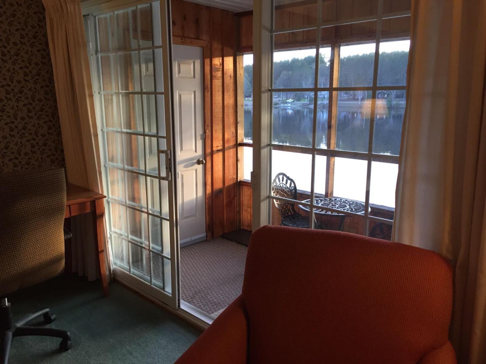 Algonquin Lakeside Inn