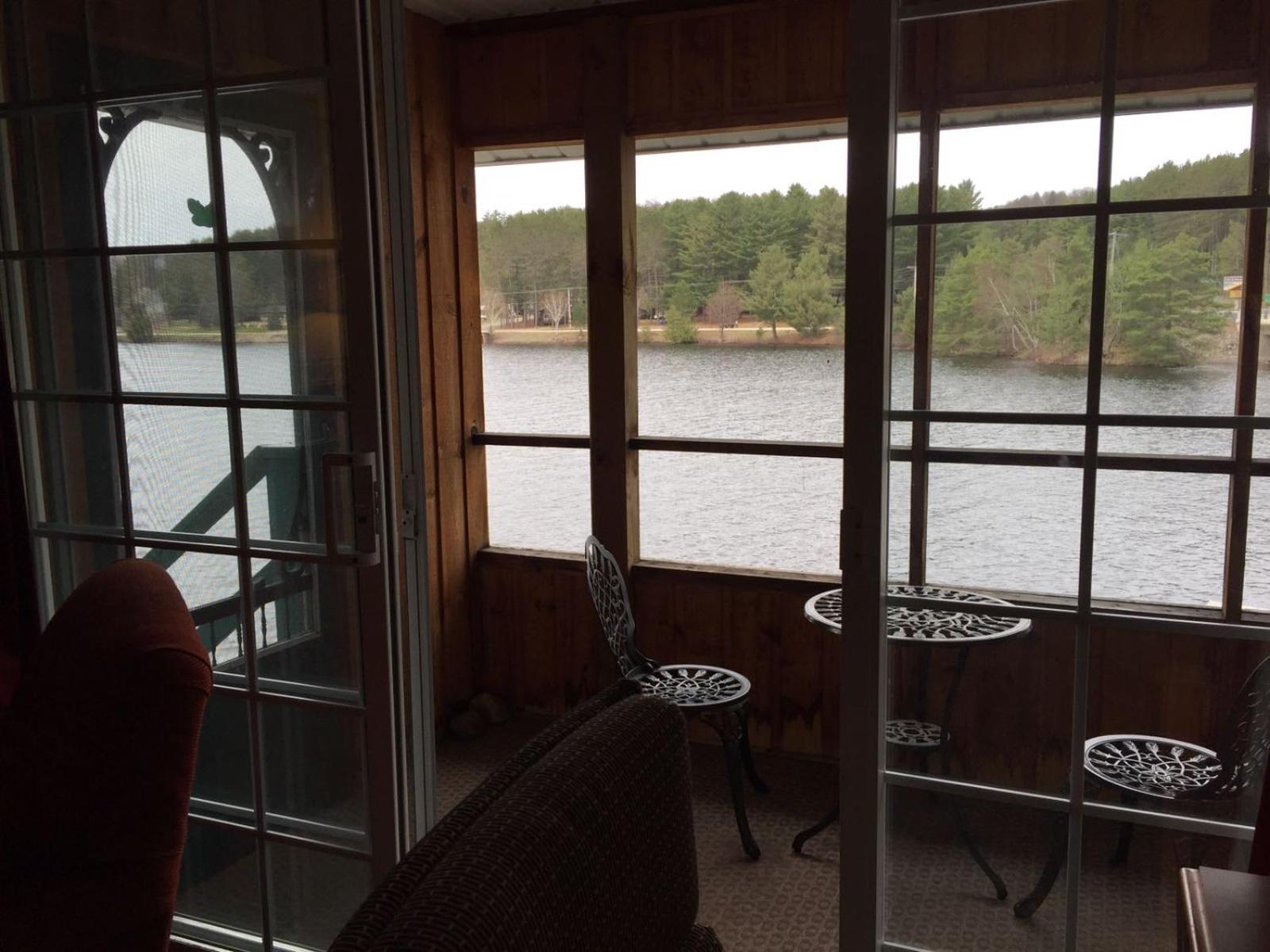 Algonquin Lakeside Inn